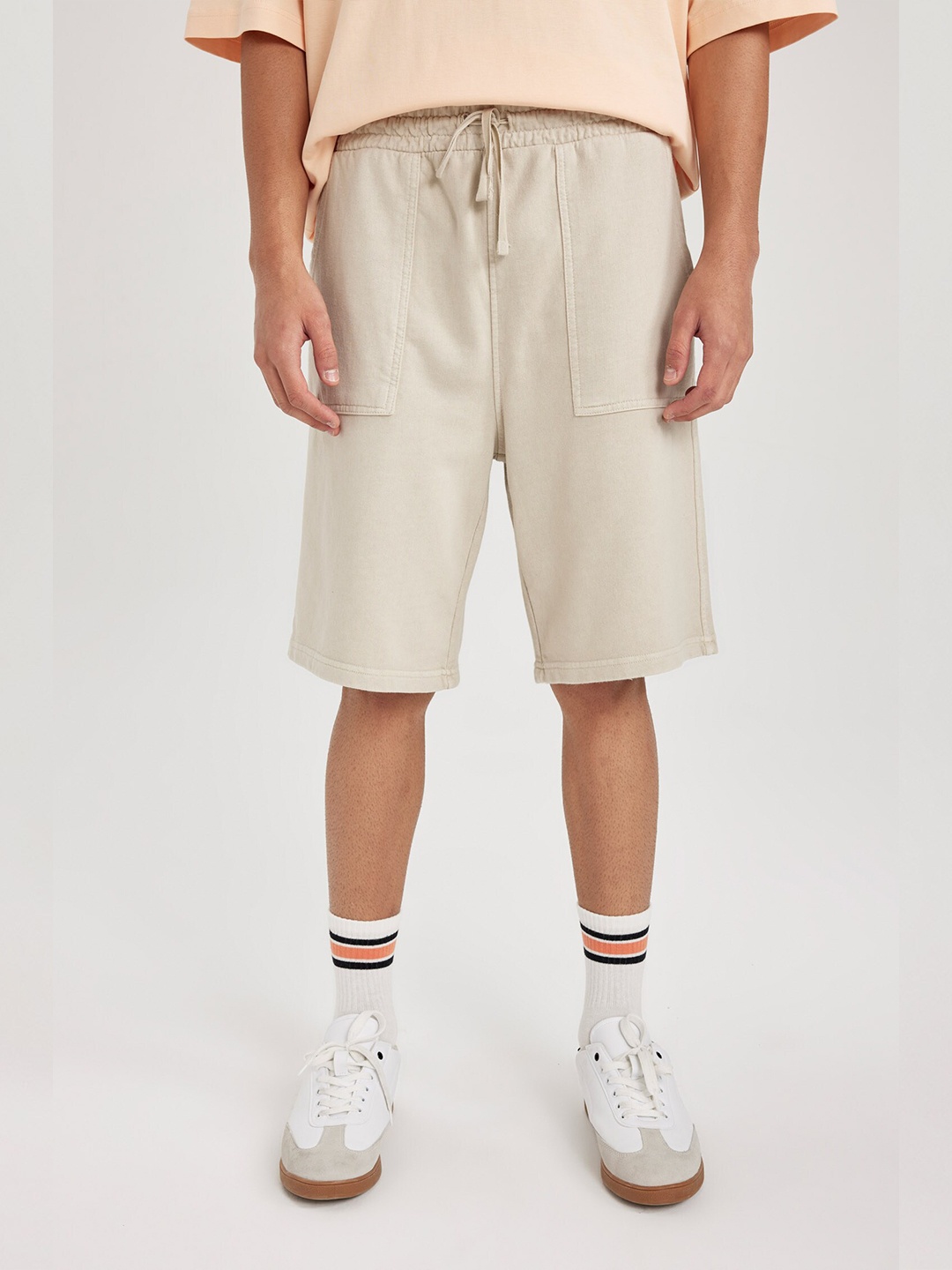 

DeFacto Men Mid-Rise Pure Cotton Shorts, Beige