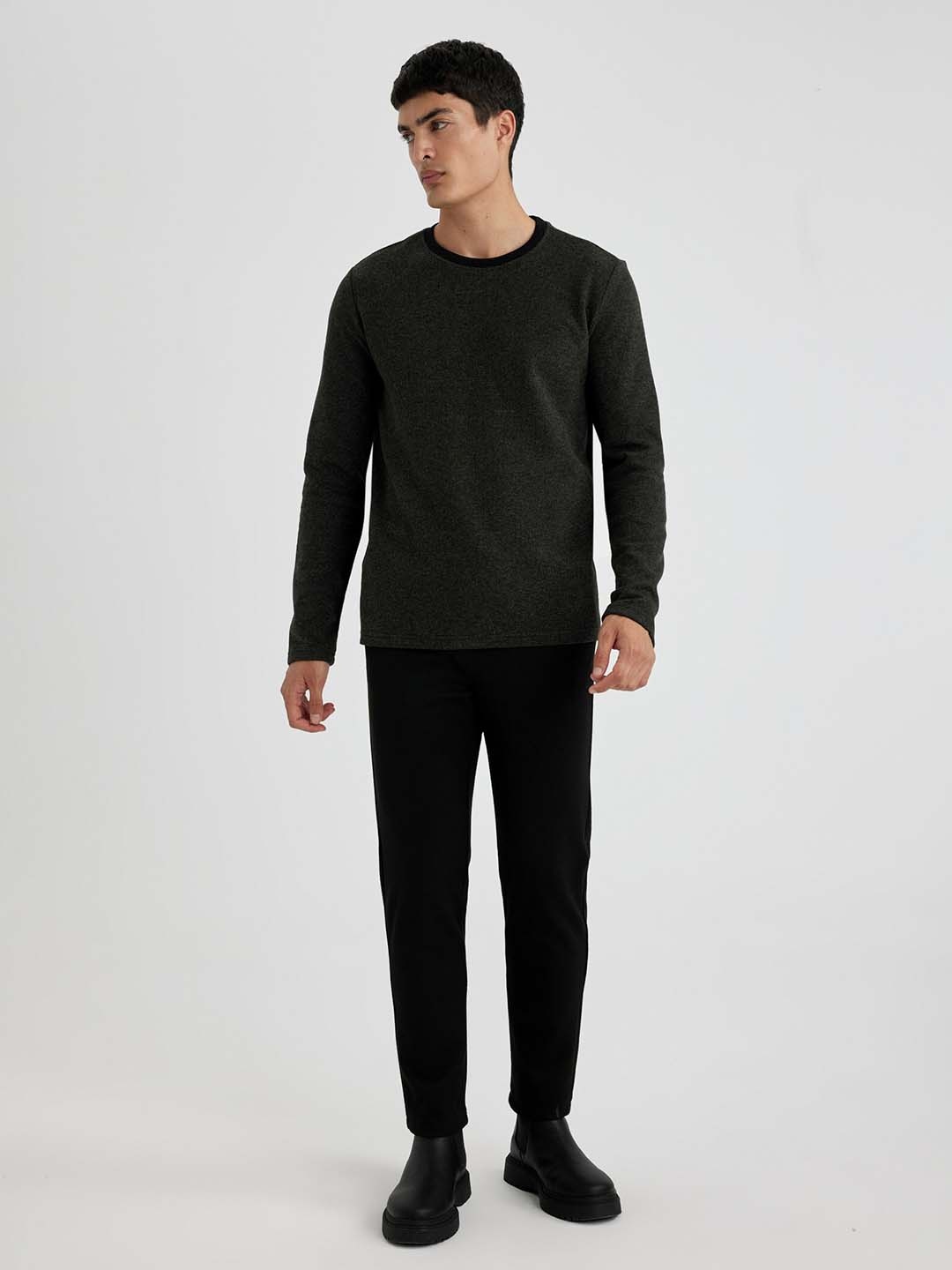 

DeFacto Men Mid-Rise Regular Trousers, Black