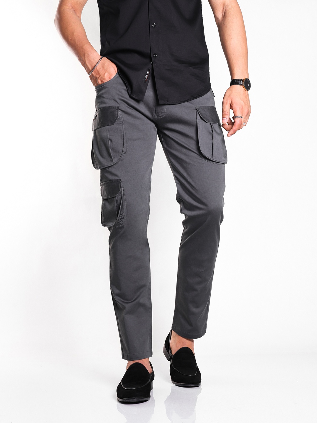 

CESARI LONDON Men Smart Slim Fit Low-Rise Easy Wash Cargo, Grey