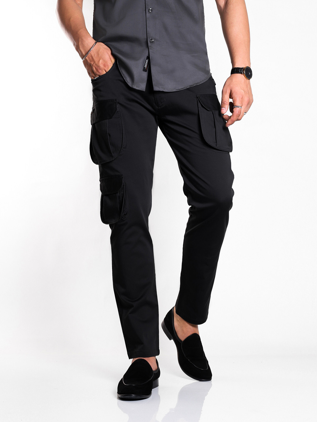 

CESARI LONDON Men Smart Slim Fit Low-Rise Easy Wash Cargos, Black