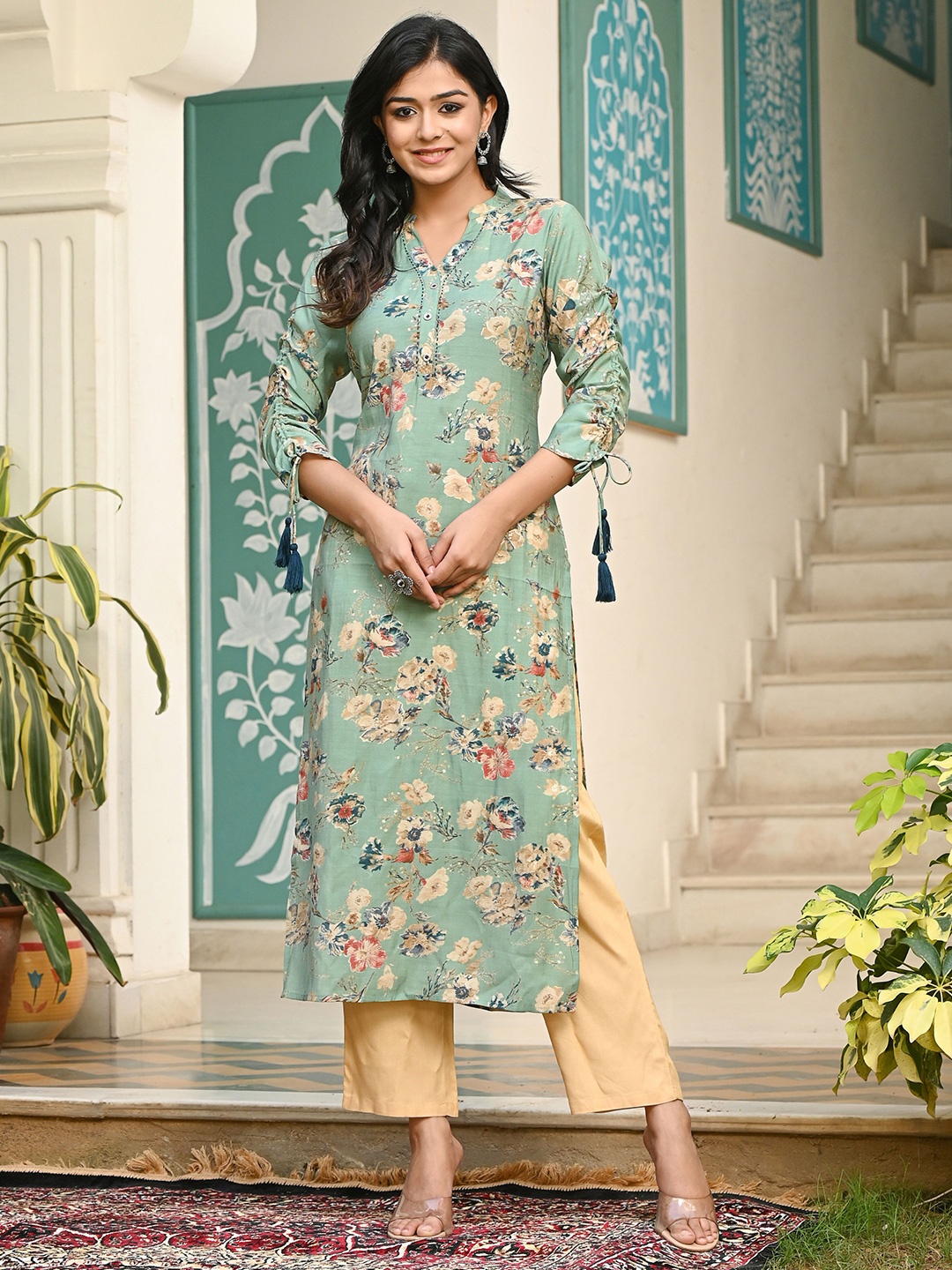 

Meeranshi Floral Printed Kurta With Trouser, Green