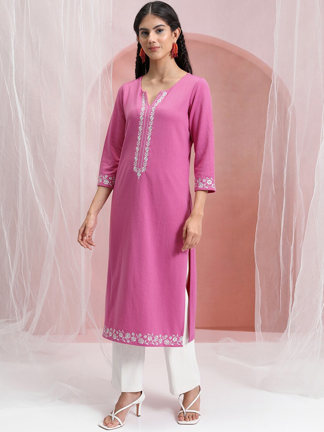 

Vishudh Floral Embroidered Kurta, Pink