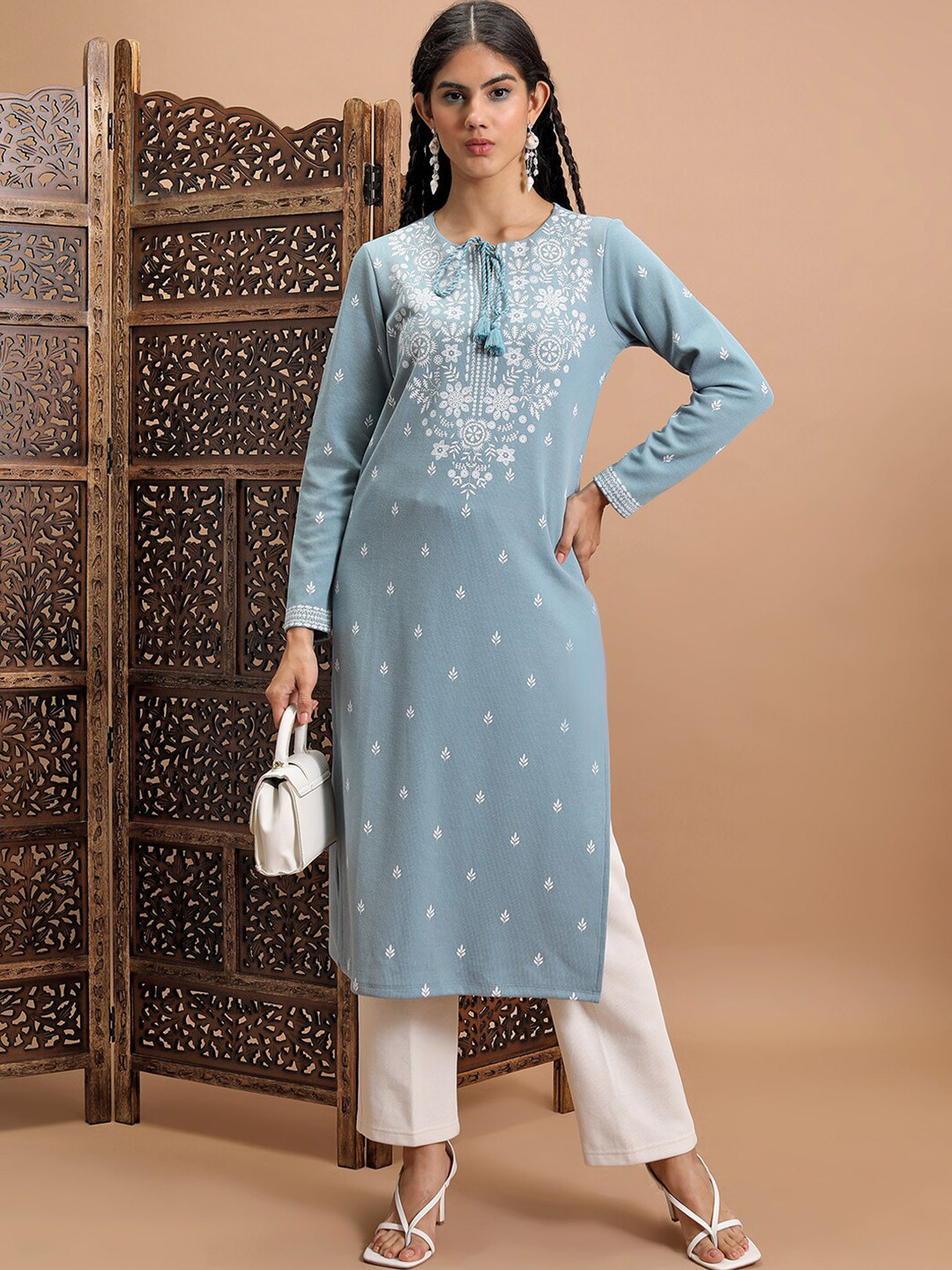

Vishudh Ethnic Motifs Printed Straight Kurta, Blue