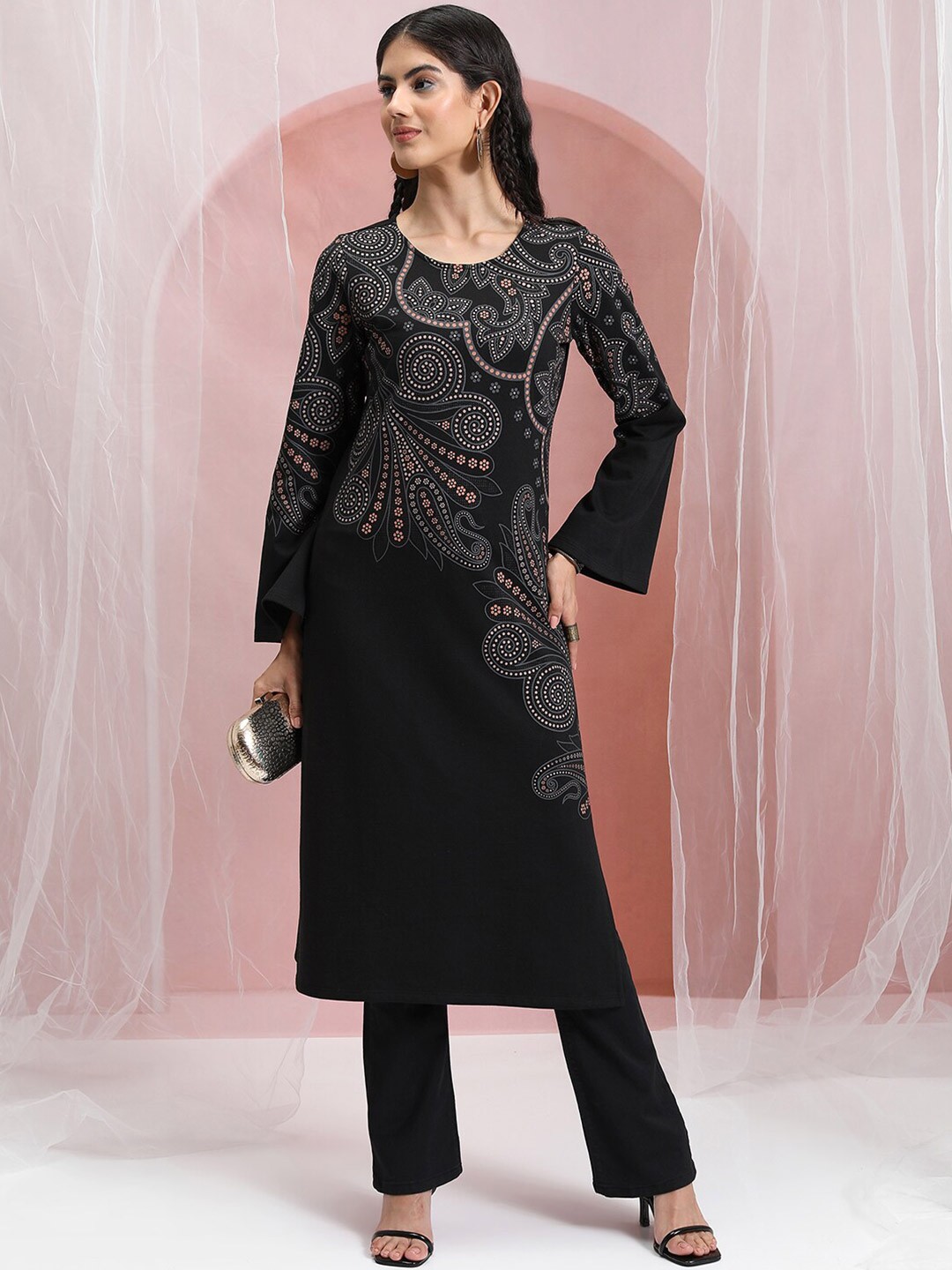 

Vishudh Ethnic Motifs Printed Flared Sleeves Kurta, Black
