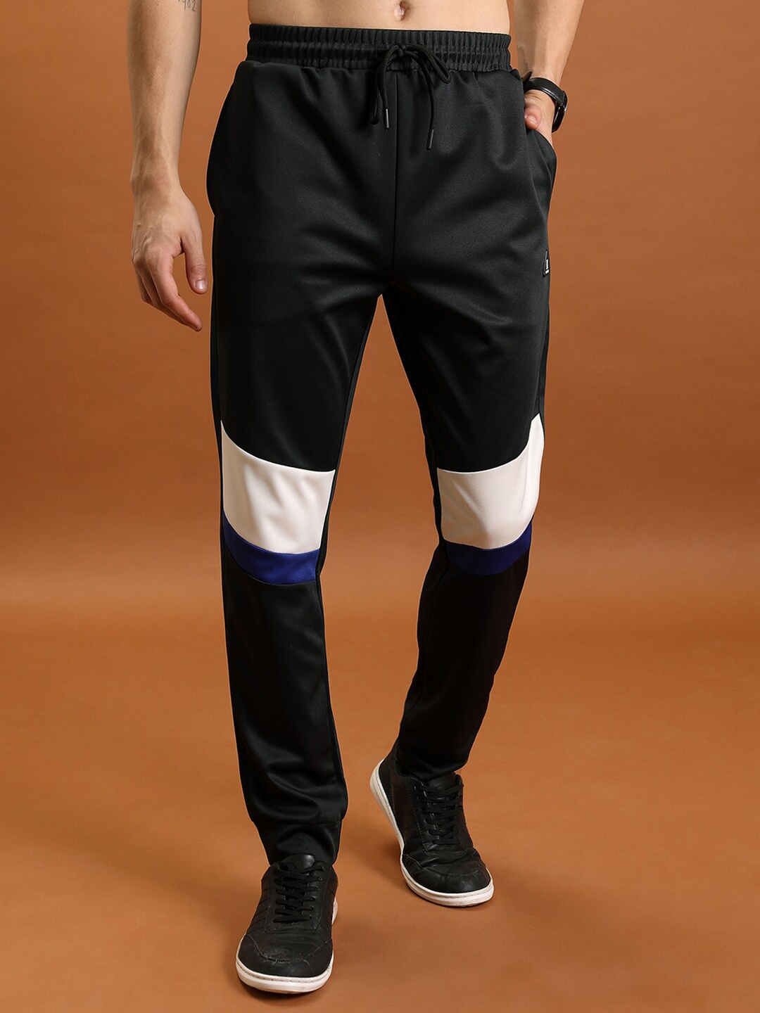 

HIGHLANDER Men Slim Fit Trackpants, Black