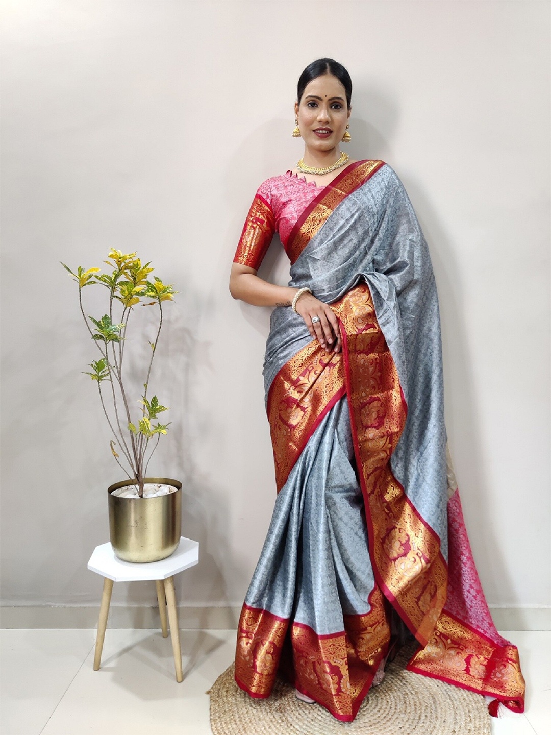 

JULEE Ethnic Motifs Zari Pure Silk Kanjeevaram Saree, Grey