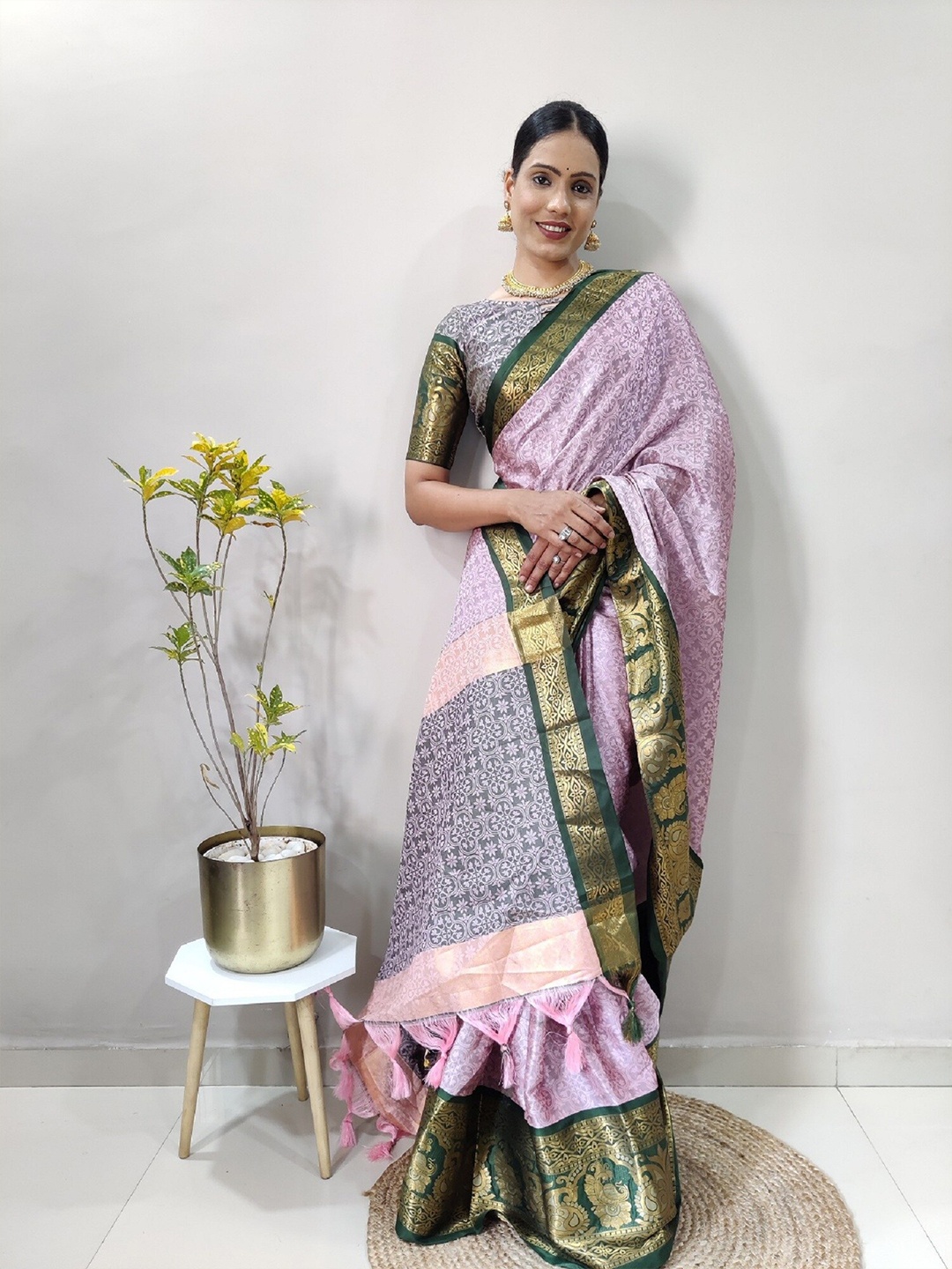 

JULEE Ethnic Motifs Woven Design Zari Pure Silk Kanjeevaram Saree, Pink