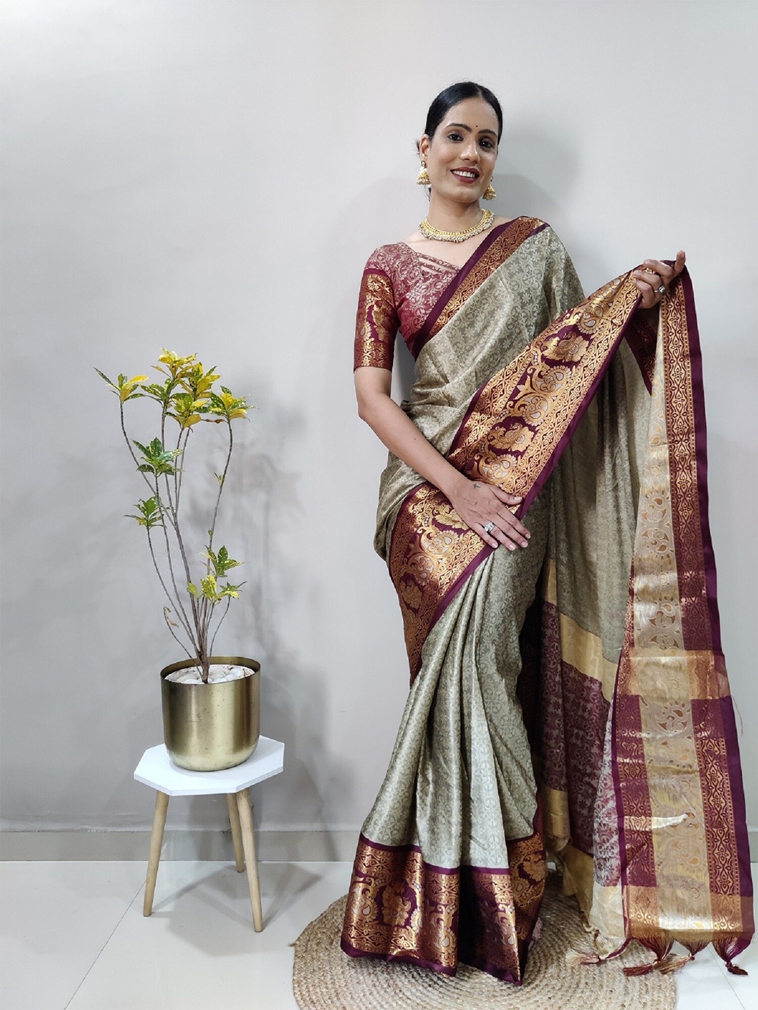 

JULEE Ethnic Motifs Zari Pure Silk Kanjeevaram Saree, Brown