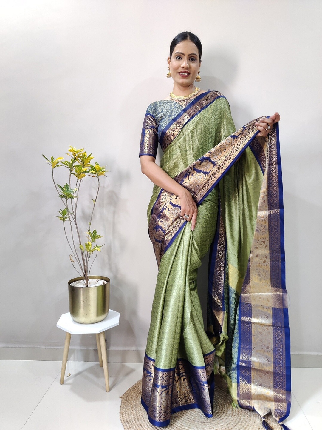 

JULEE Ethnic Motifs Printed Zari Pure Silk Kanjeevaram Saree, Green