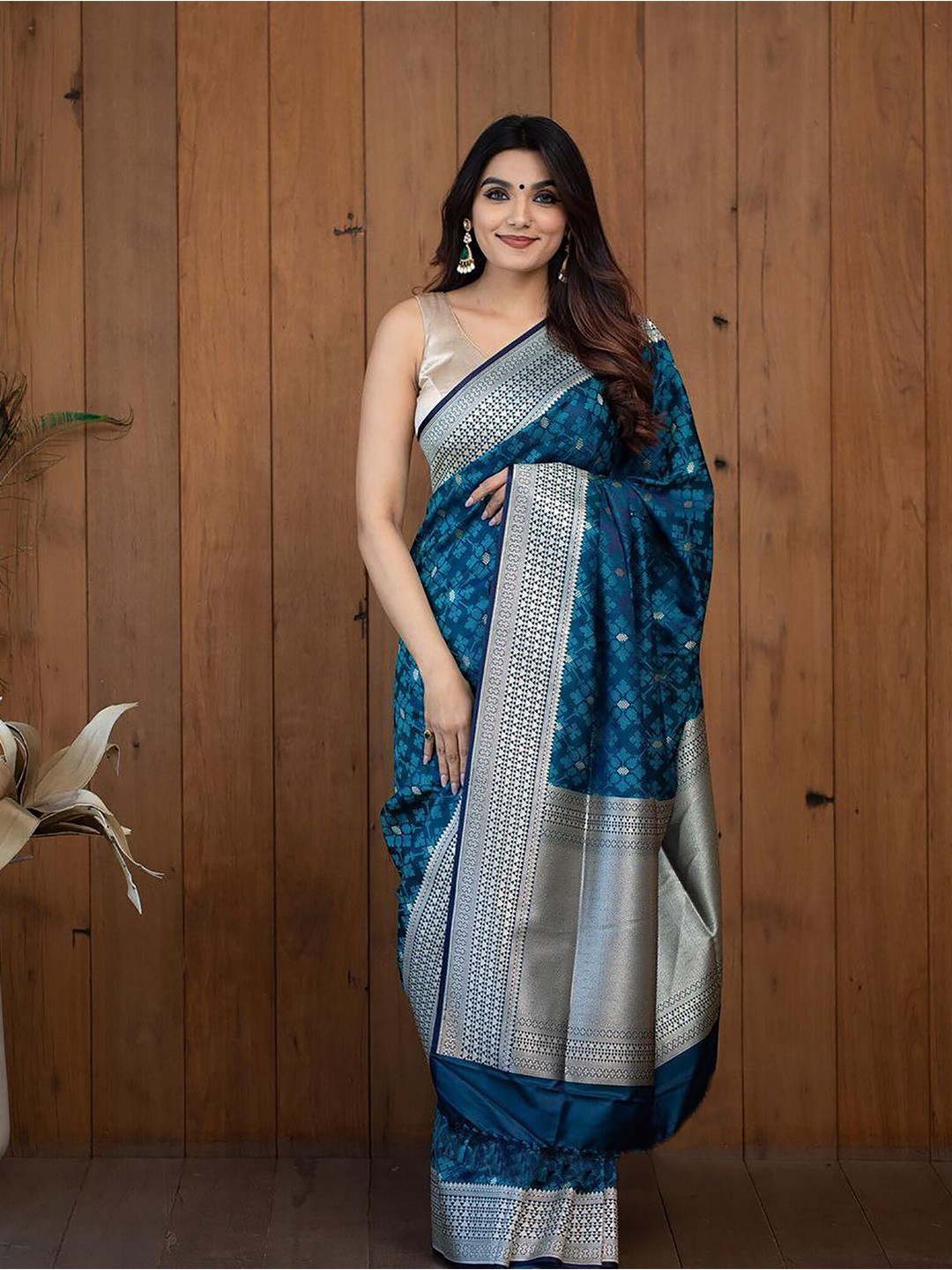 

KALINI Geometric Woven Design Zari Banarasi Saree, Blue
