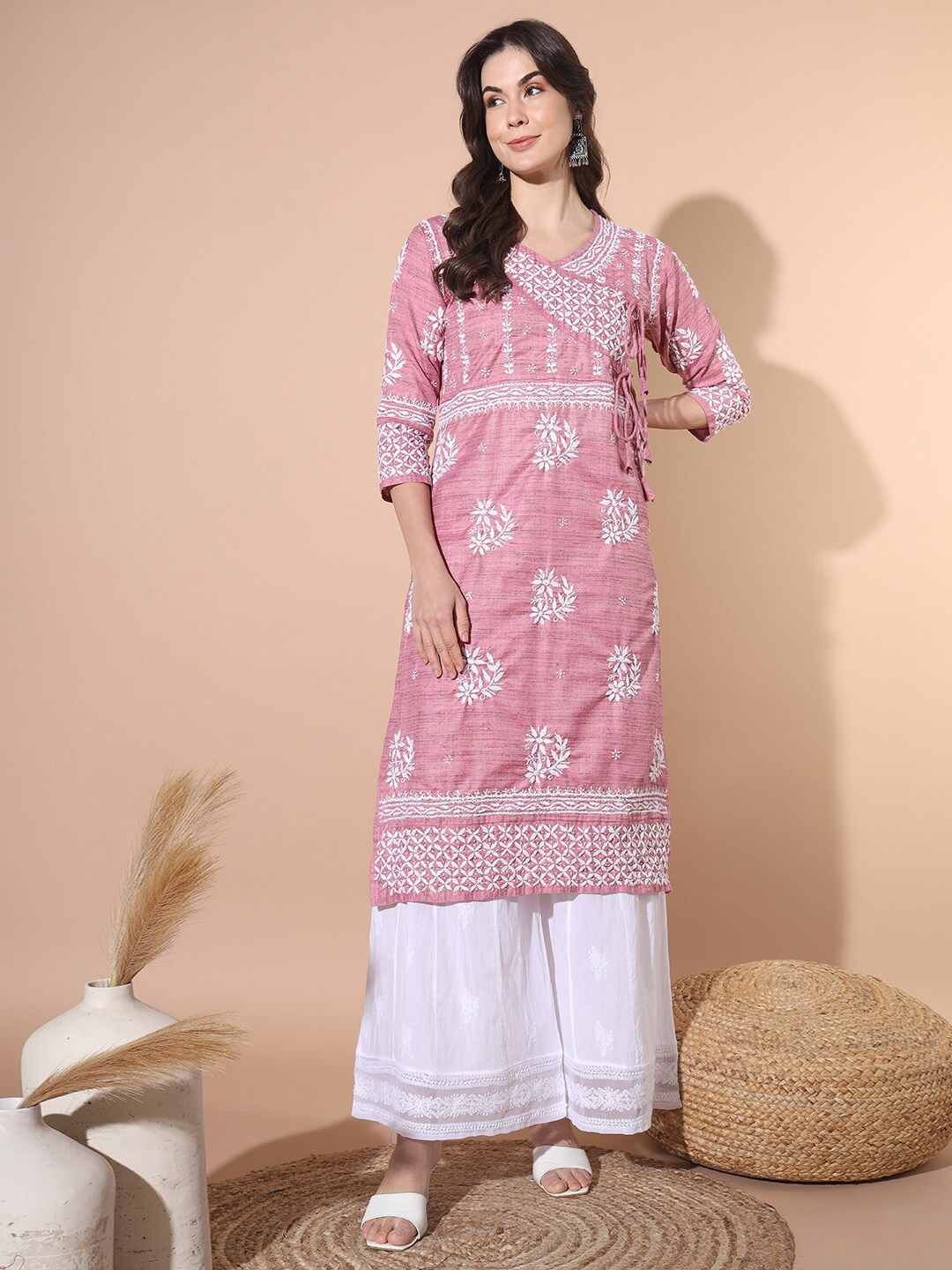 

Ethnava Ethnic Motifs Embroidered Regular Chikankari Kurta With Palazzos, Pink