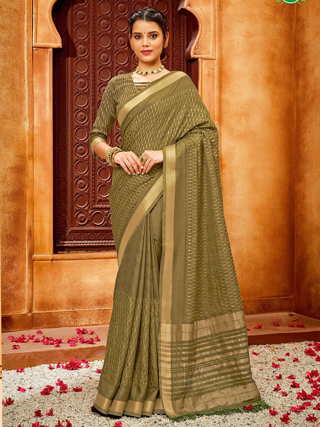 

SANSKAR Embroidered Saree, Olive