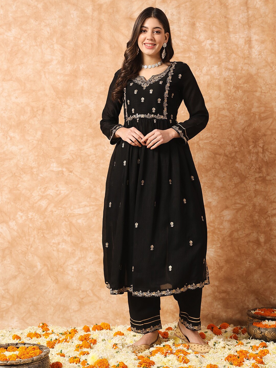 

KALINI Ethnic Motifs Embroidered Regular Thread Work Kurta With Trousers, Black