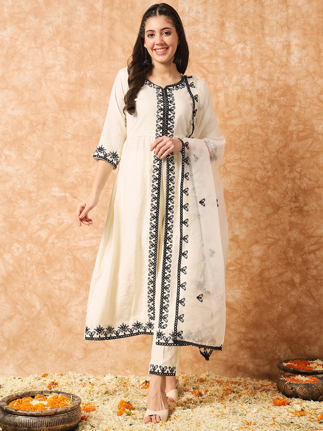 

KALINI Ethnic Motifs Embroidered Straight Kurta & Trousers With Dupatta, White
