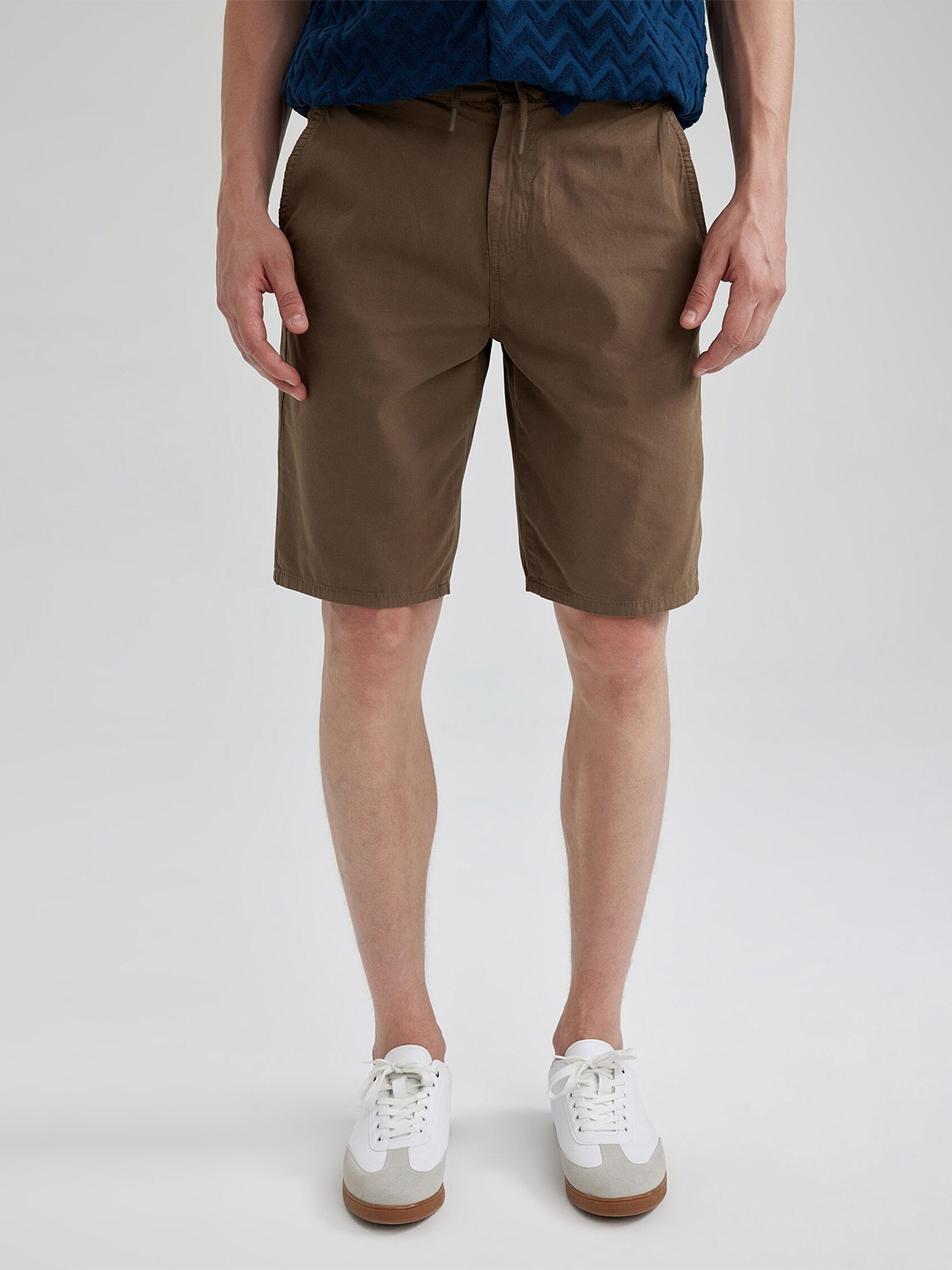 

DeFacto Men Mid-Rise Pure Cotton Shorts, Brown