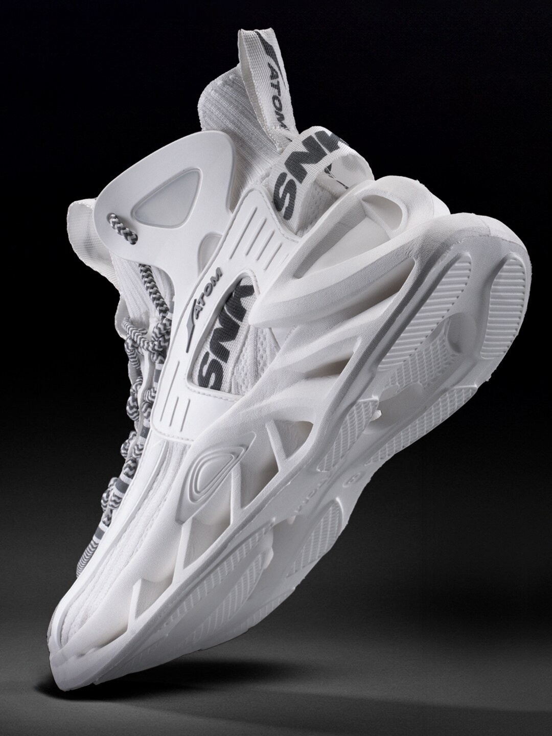 

Atom Men Round Toe Mid-Top Mesh Sneakers, White