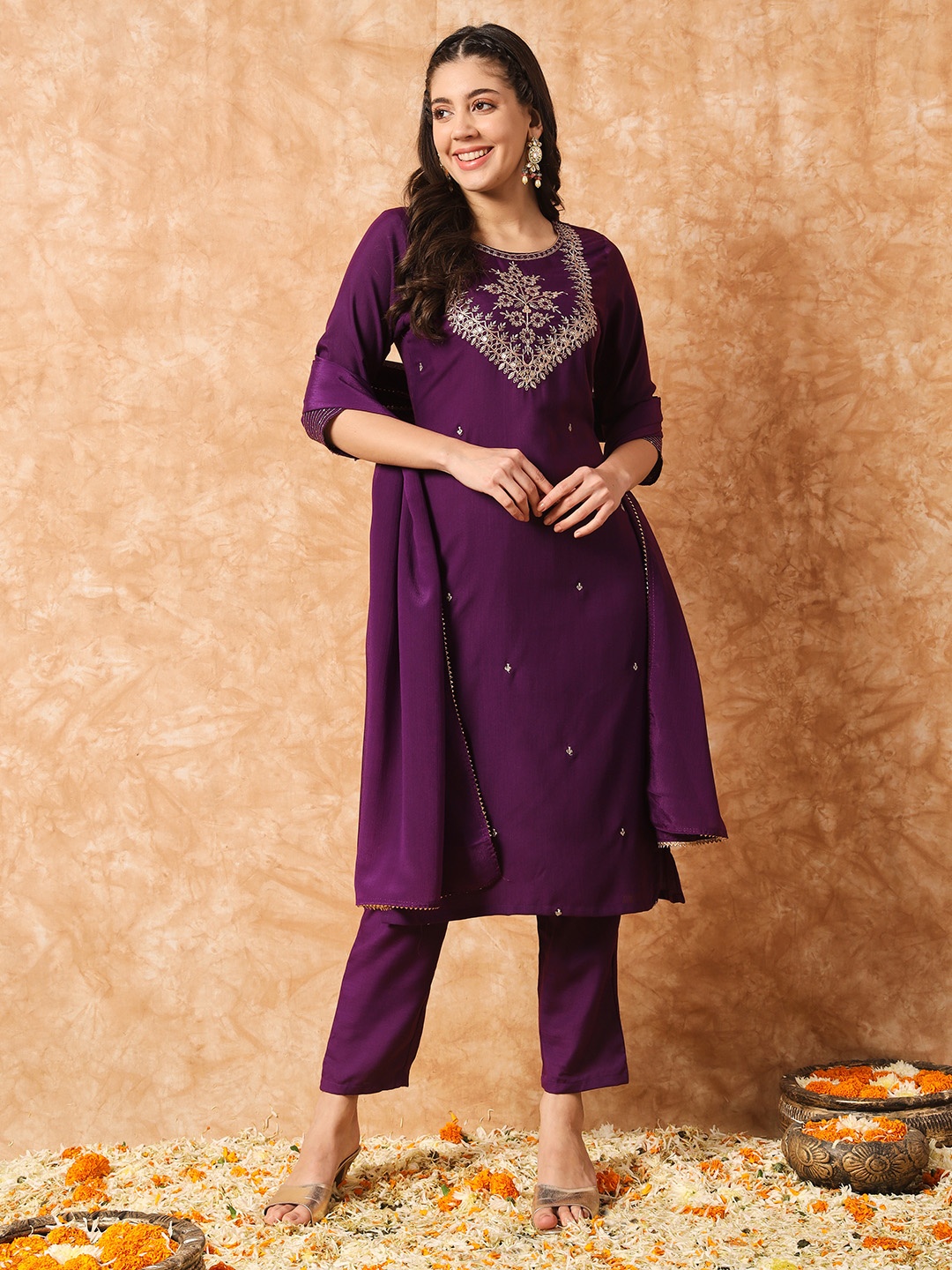 

Navlik Round Neck Floral Embroidered Regular Thread Work Kurta With Trousers & Dupatta, Purple