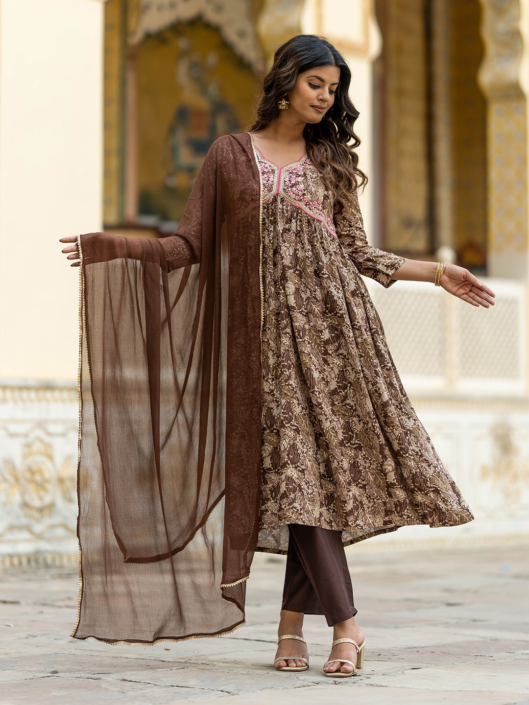 

Navlik Floral Printed Empire Thread Work Kurta with Trousers & With Dupatta, Coffee brown