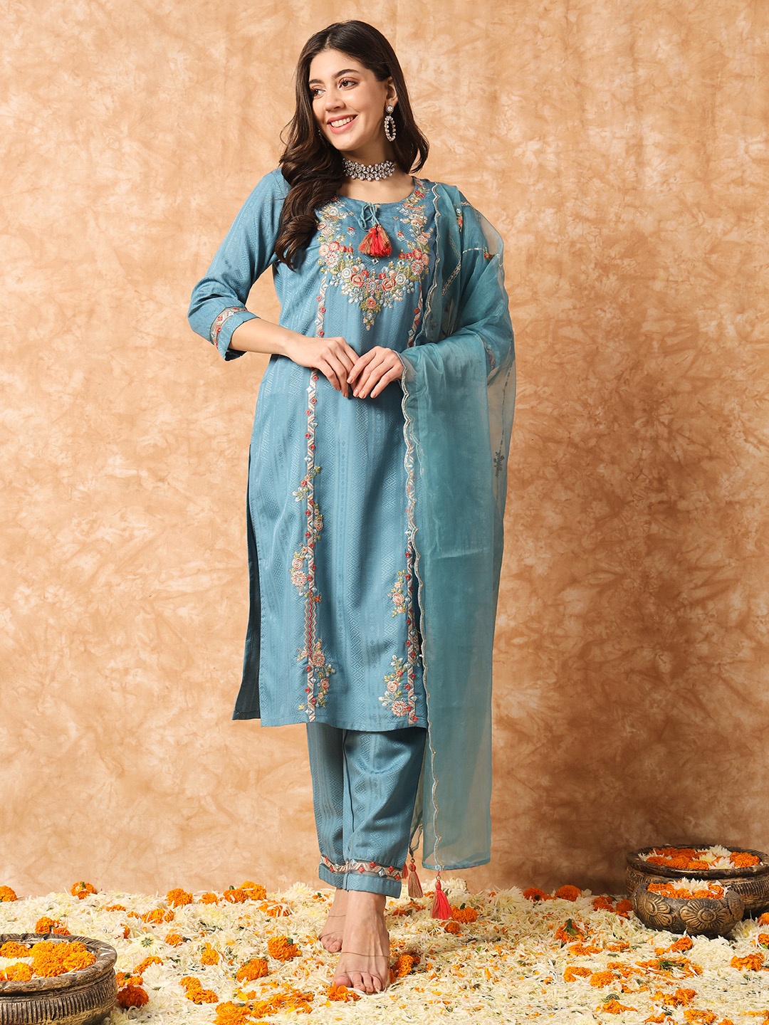 

Navlik Round Neck Floral Embroidered Regular Thread Work Kurta With Trousers & Dupatta, Turquoise blue