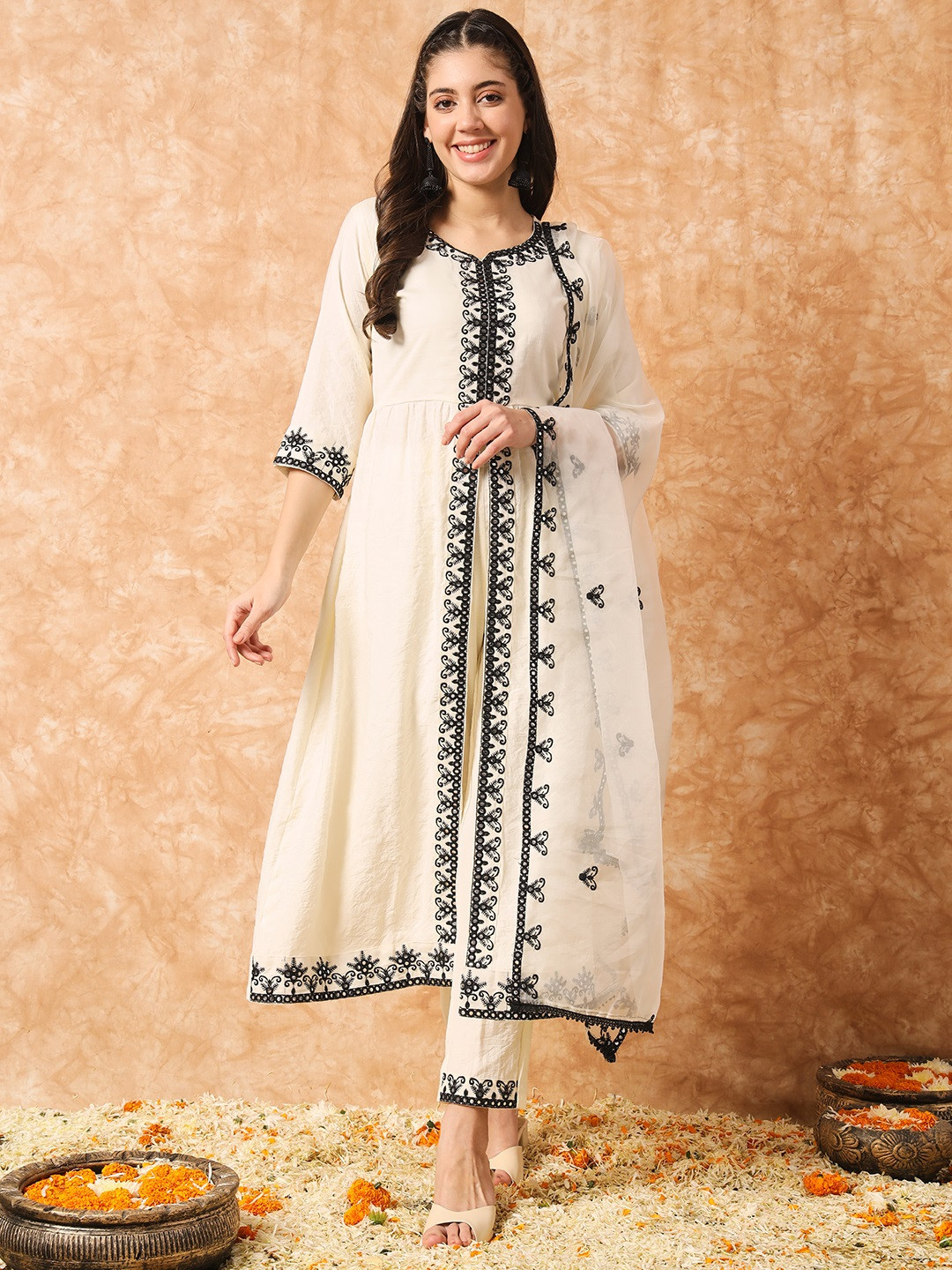 

Navlik Ethnic Motifs Embroidered Regular Thread Work Kurta with Trousers & Dupatta, White