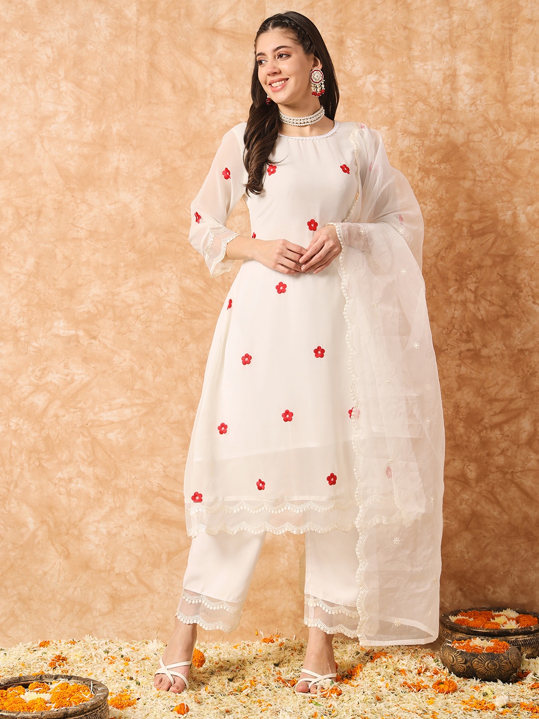 

Navlik Floral Embroidered A-line Kurta with Trousers & With Dupatta, Off white