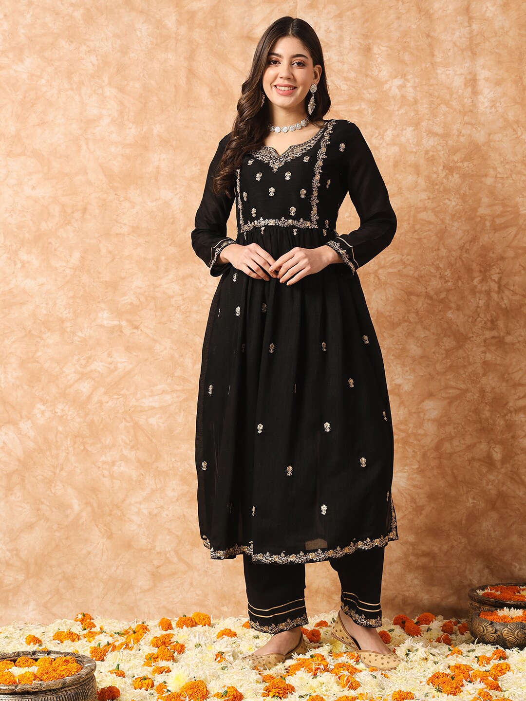 

Navlik Ethnic Motifs Embroidered Thread Work V-Neck A-Line Kurta With Trousers, Black