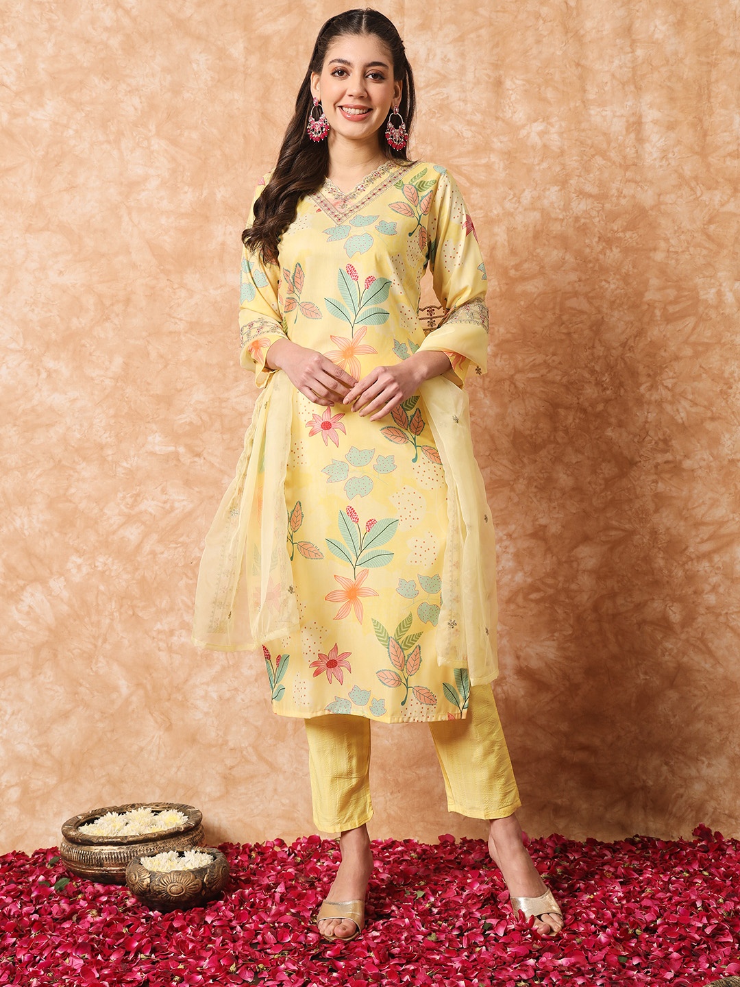 

Navlik Floral Printed Gotta Patti Straight Kurta with Trousers & Dupatta, Yellow