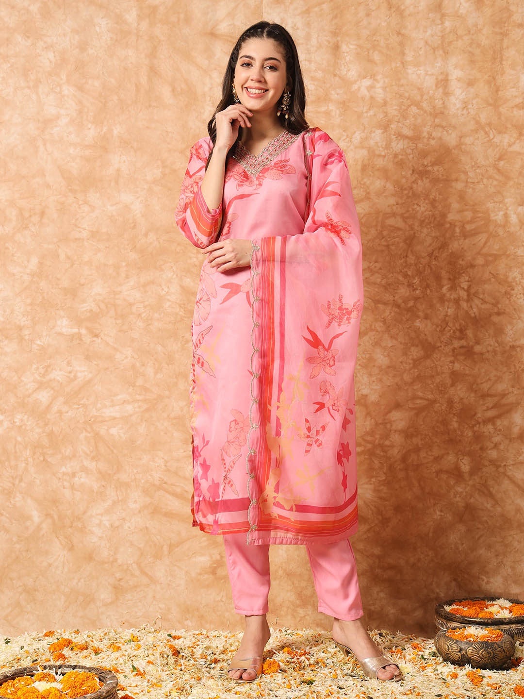 

Navlik Floral Printed Regular Kurta with Trousers & With Dupatta, Pink