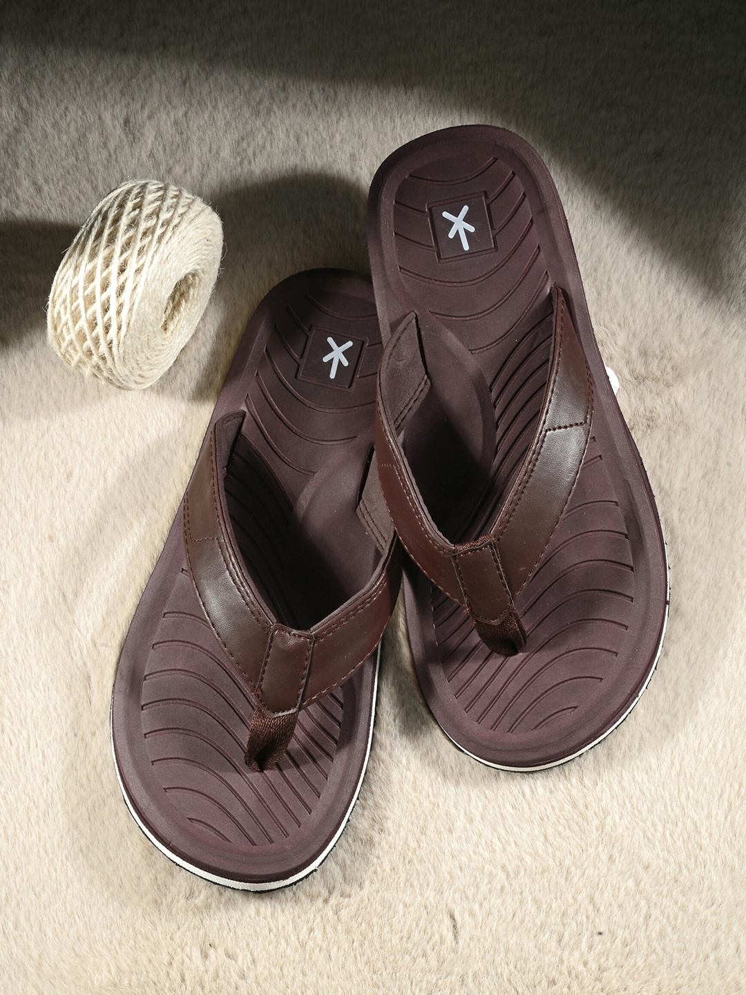 

The Roadster Lifestyle Co. Men Room Slipper Flip Flops, Brown