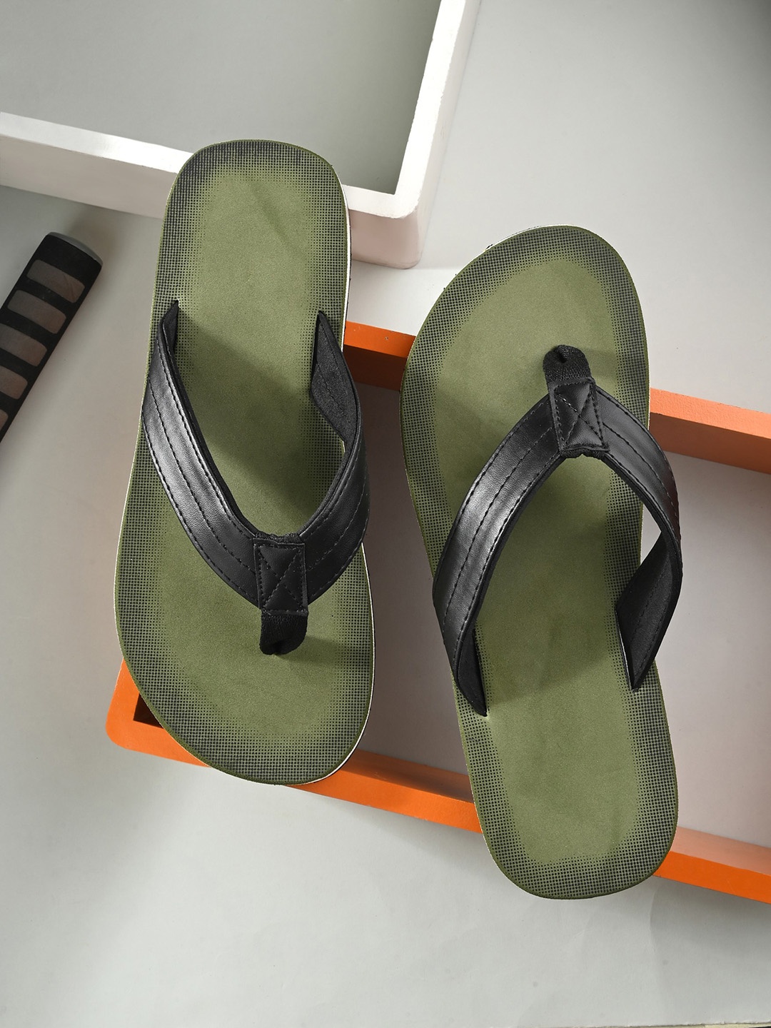 

The Roadster Lifestyle Co. Men Textured Thong Flip Flops, Olive