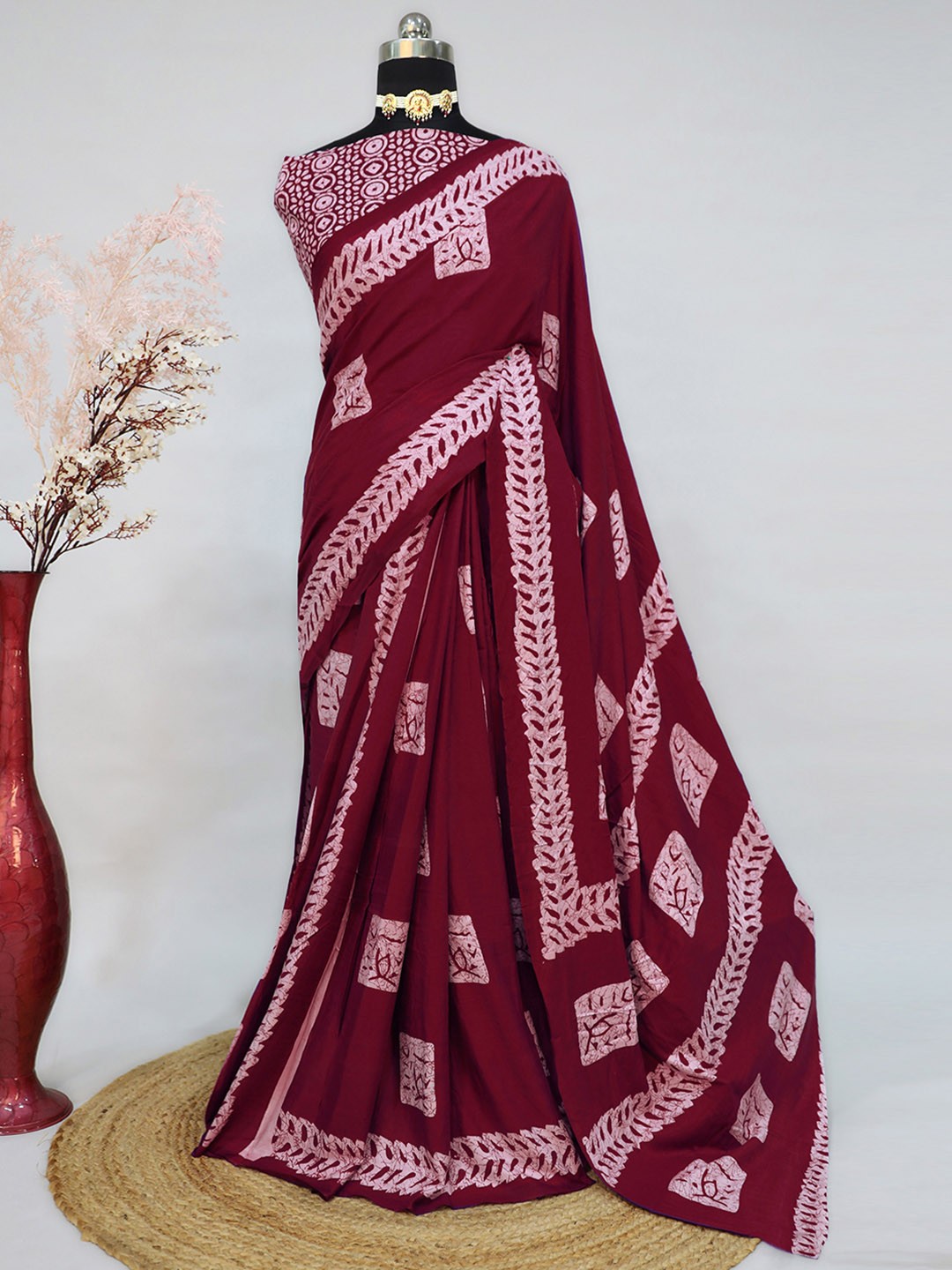 

FASHION DREAM Batik Block Print Saree, Maroon