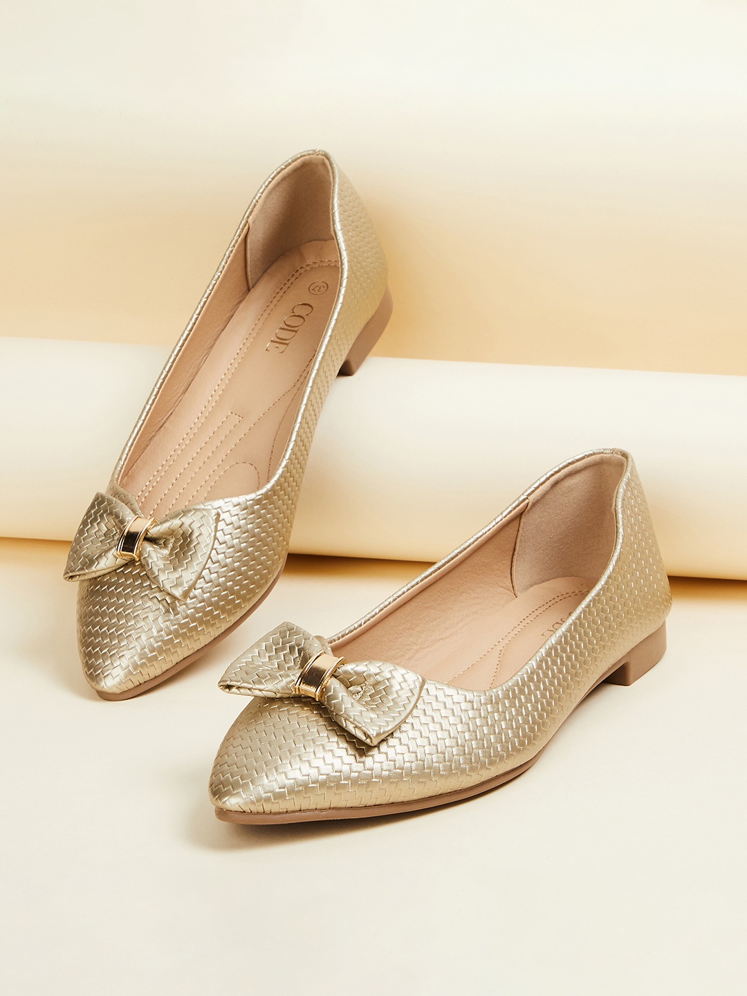 

CODE by Lifestyle Textured Round Toe Ballerinas With Bow, Gold