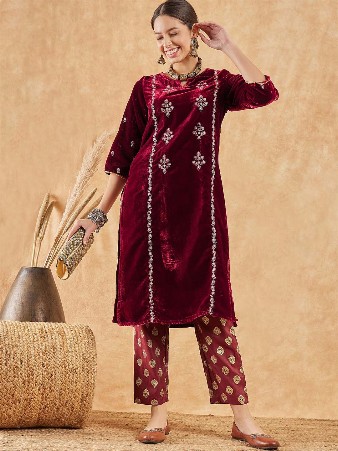 

Sangria Embroidered Velvet Kurta With Trousers, Maroon