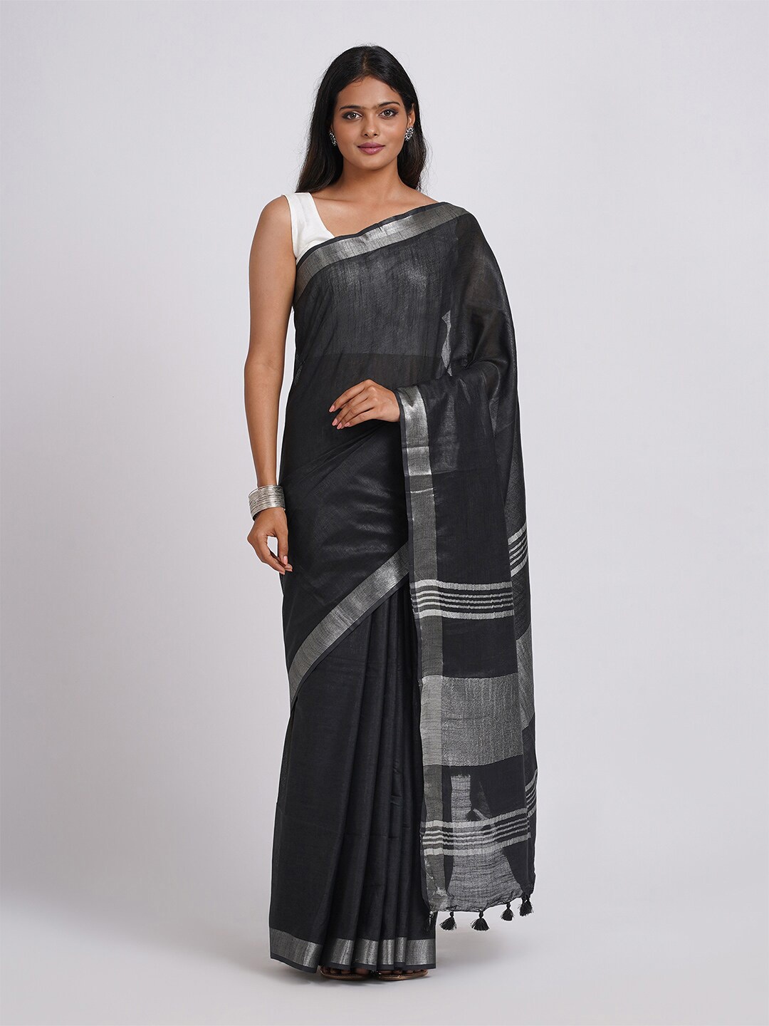 

TEEJH Woven Design Zari Saree, Black