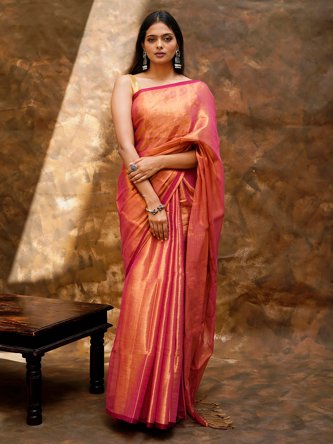 

TEEJH Solid Saree, Red