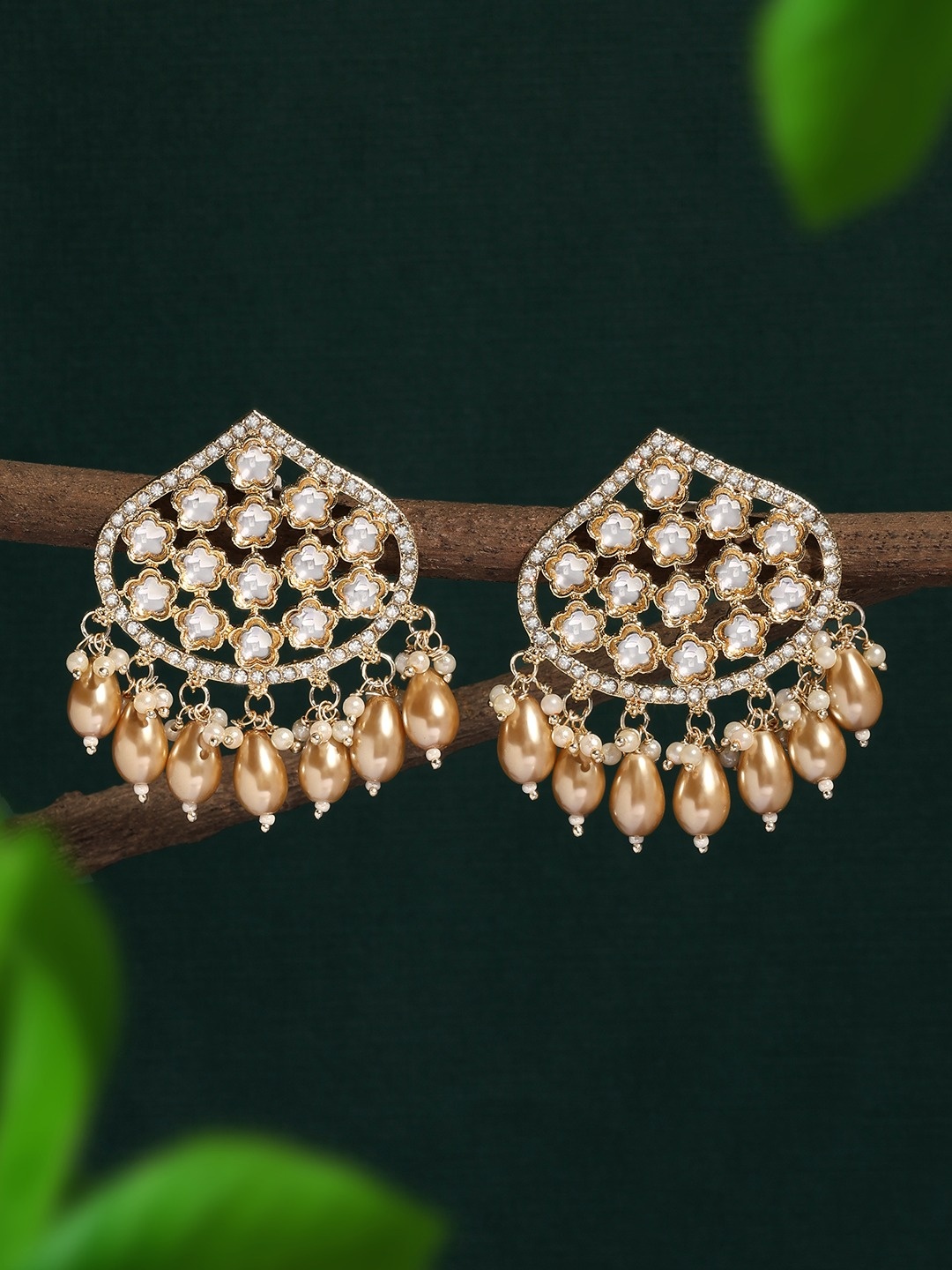 

Zaveri Pearls Gold Plated Kundan Contemporary Studs