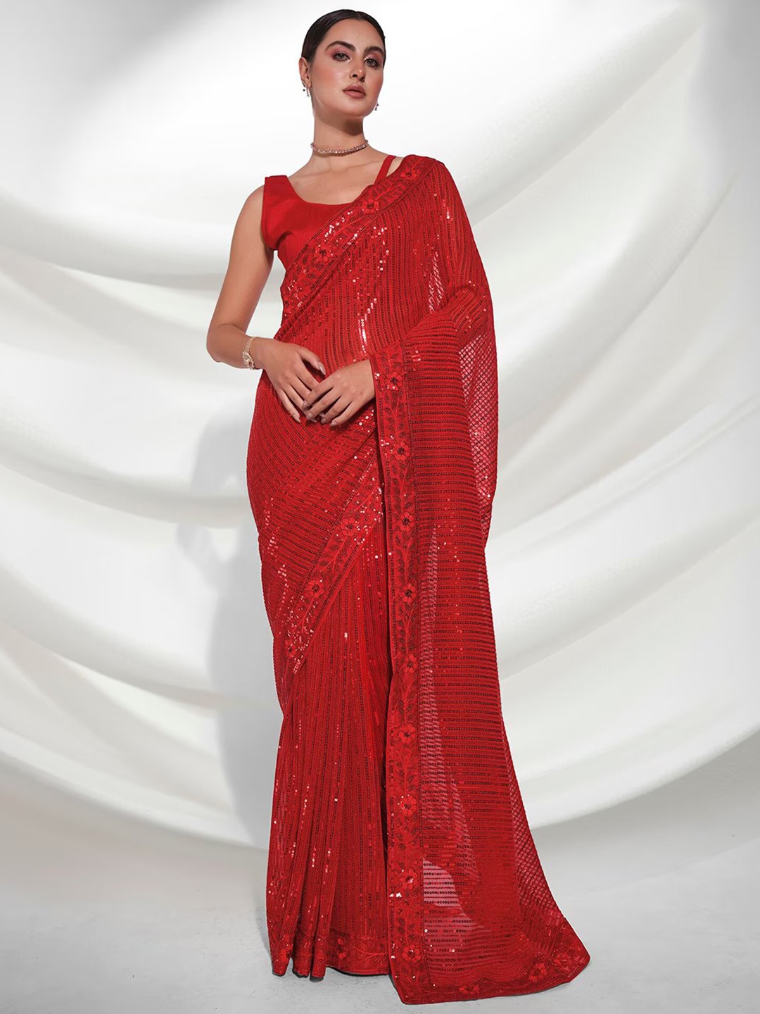 

DIVASTRI Embellished Sequinned Saree, Red