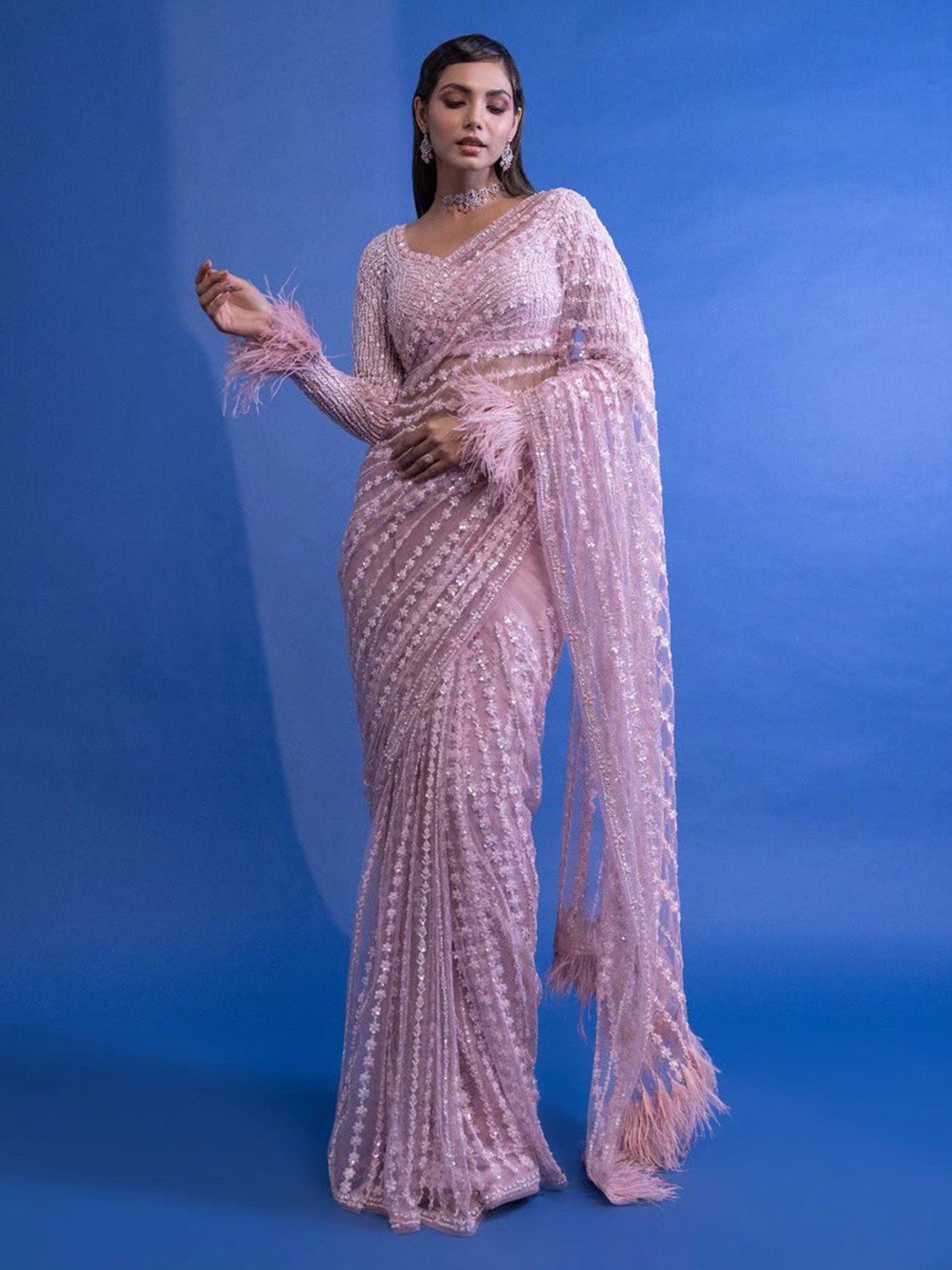 

DIVASTRI Embellished Sequinned Net Saree, Pink