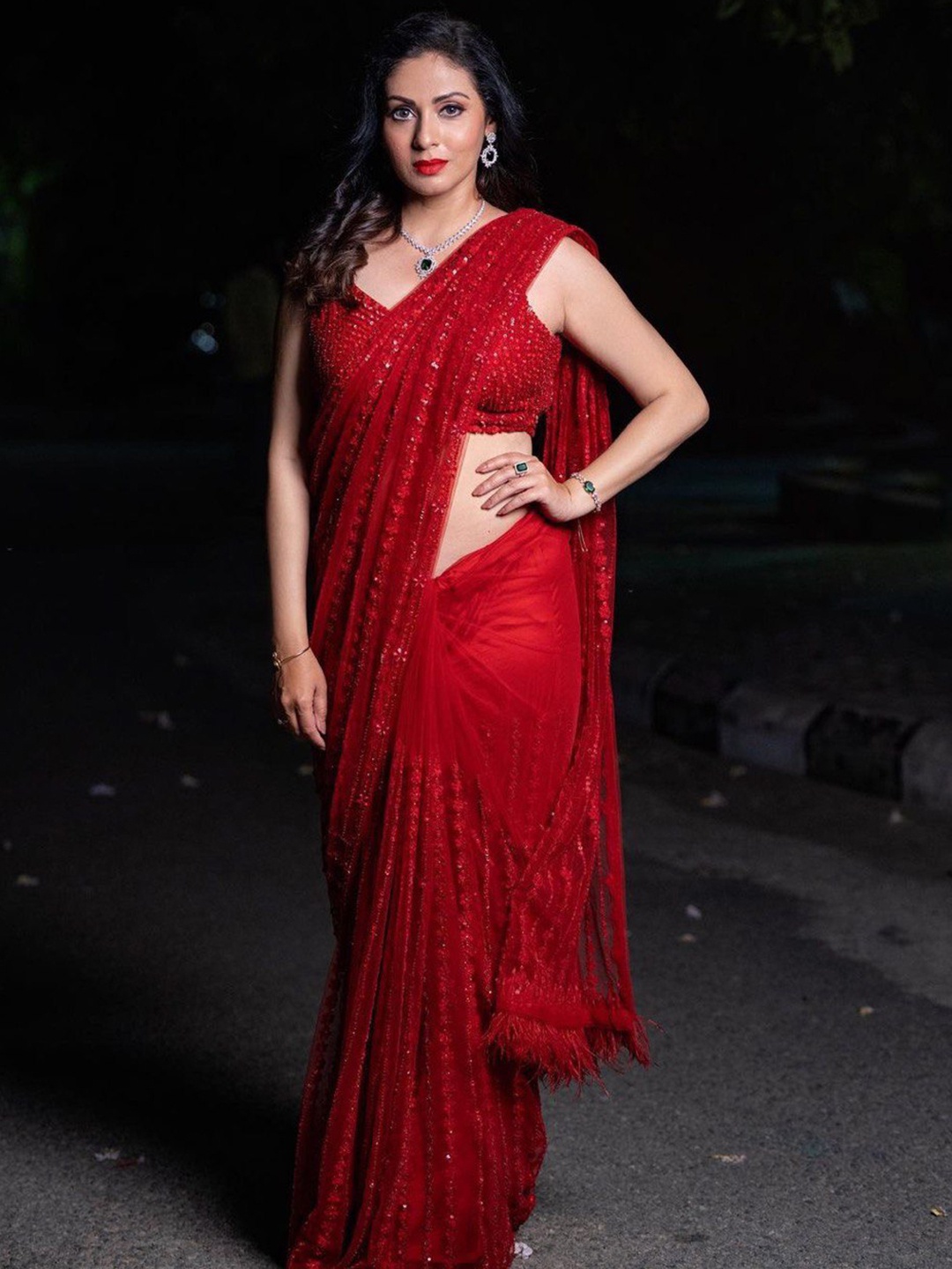 

DIVASTRI Red Embellished Sequinned Net Saree