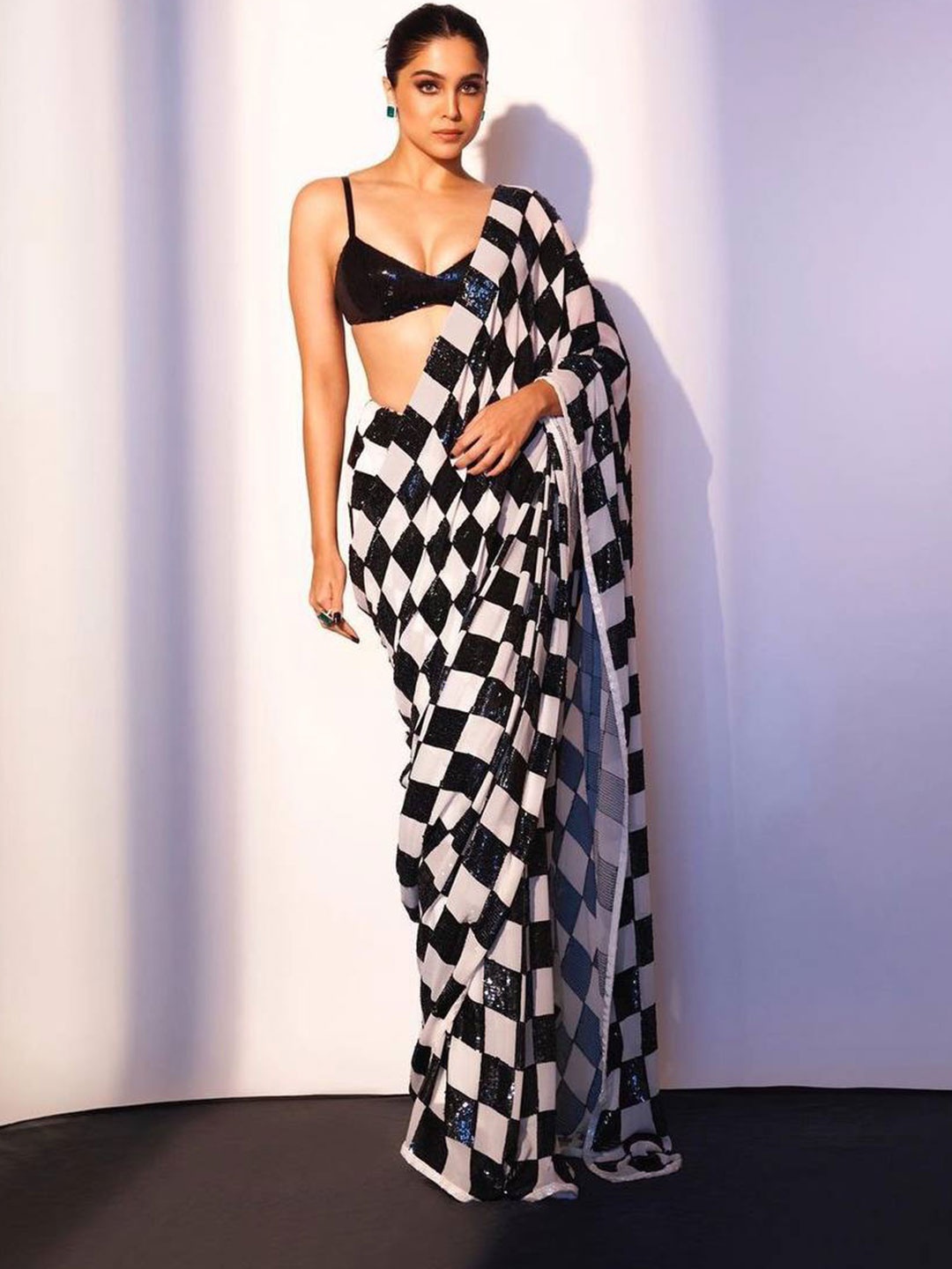 

DIVASTRI Checked Sequinned Georgette Saree, Black