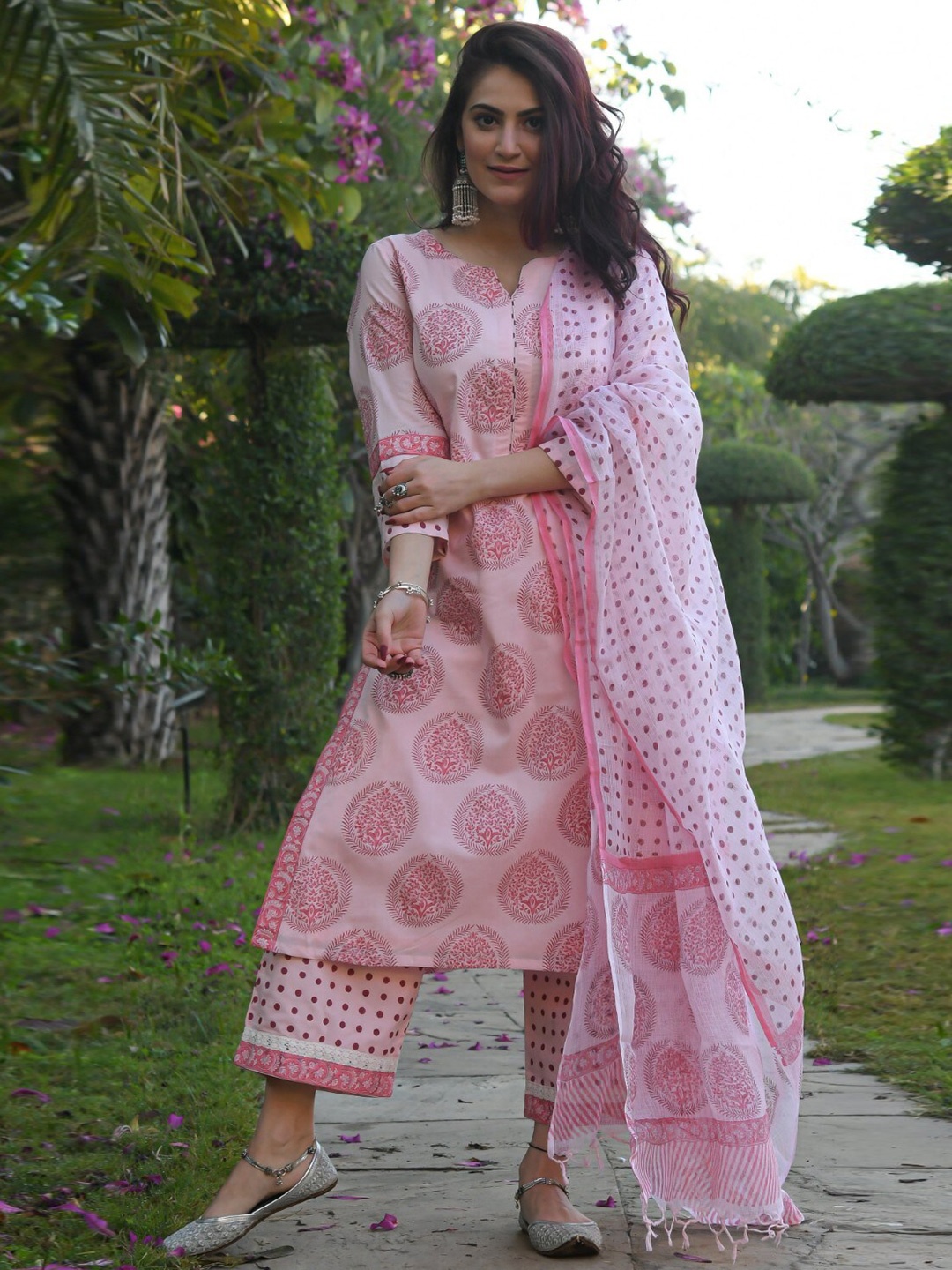 

ZEEPKART Ethnic Motifs Printed Kurta With Trousers & Dupatta, Pink