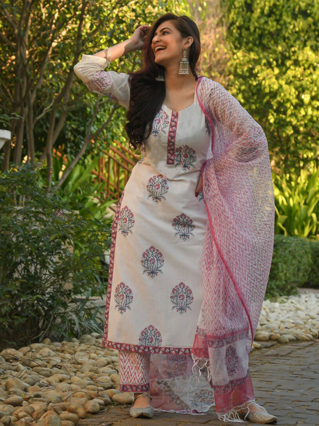 

ZEEPKART Ethnic Motifs Printed Kurta With Trousers & Dupatta, White