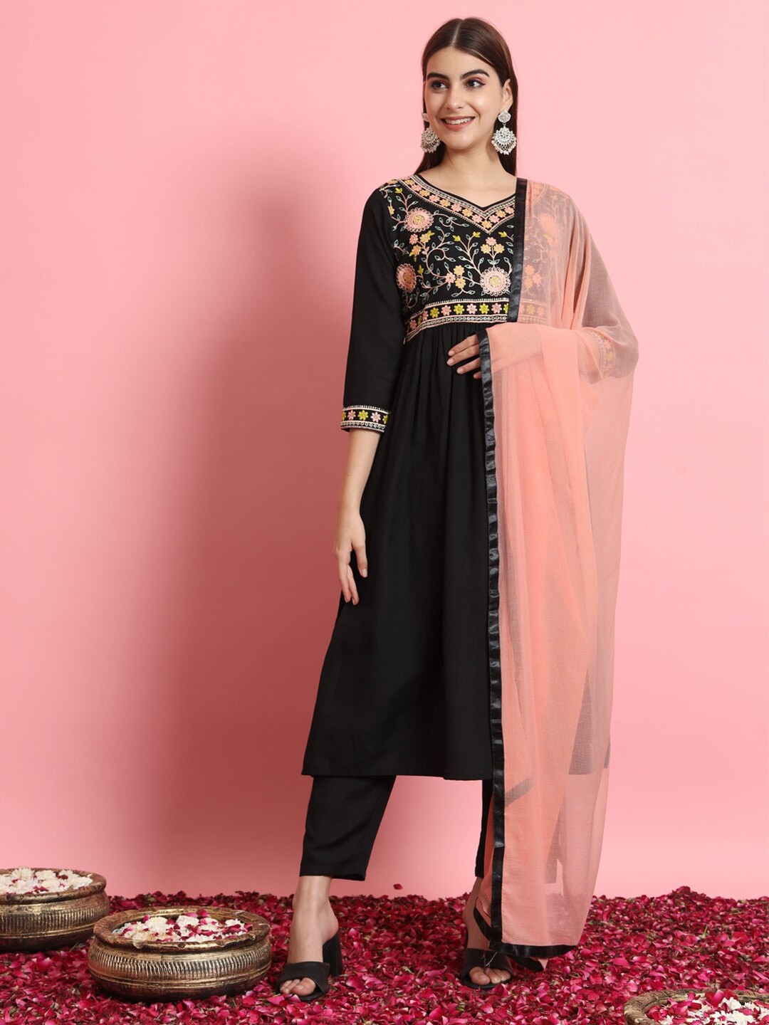 

VredeVogel Floral Thread Work Kurta With Trousers & Dupatta, Black