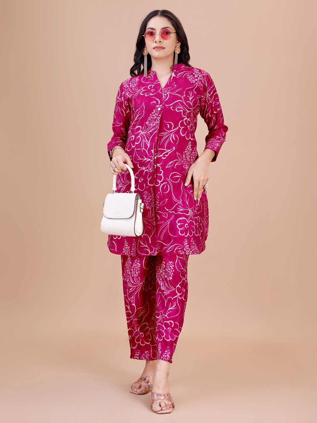 

Tikhi Imli Magenta Floral Printed Tunic & Trousers