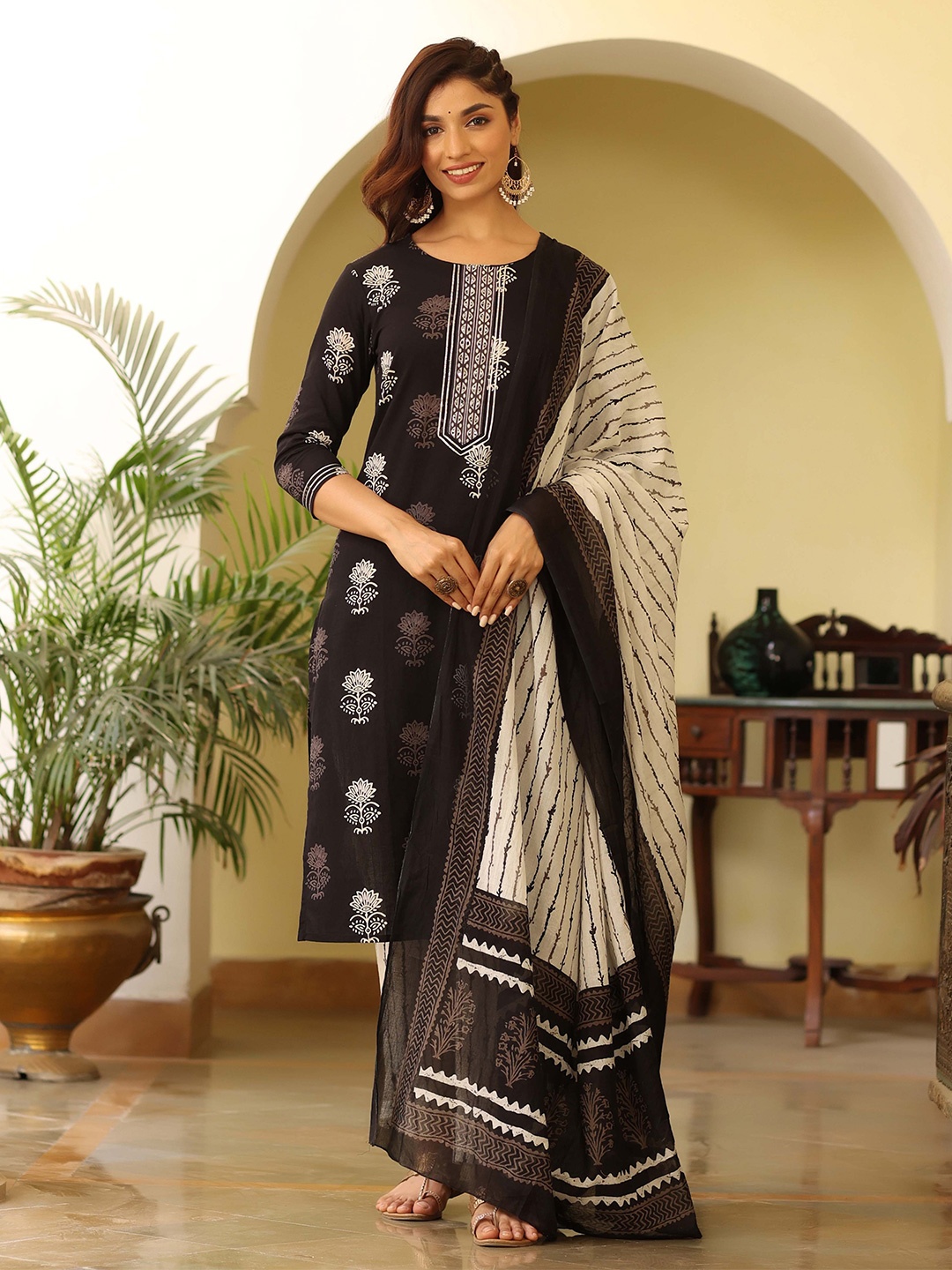 

KALINI Floral Printed Straight Kurta with Trousers & Dupatta, Black