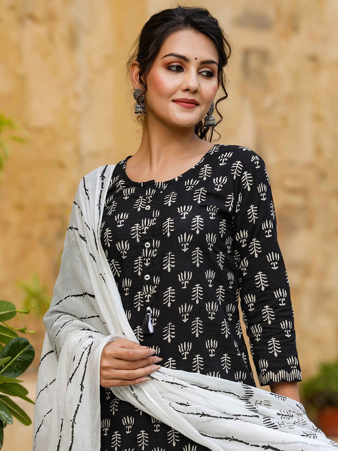 

KALINI Ethnic Motifs Printed Kurta & Trousers With Dupatta, Black