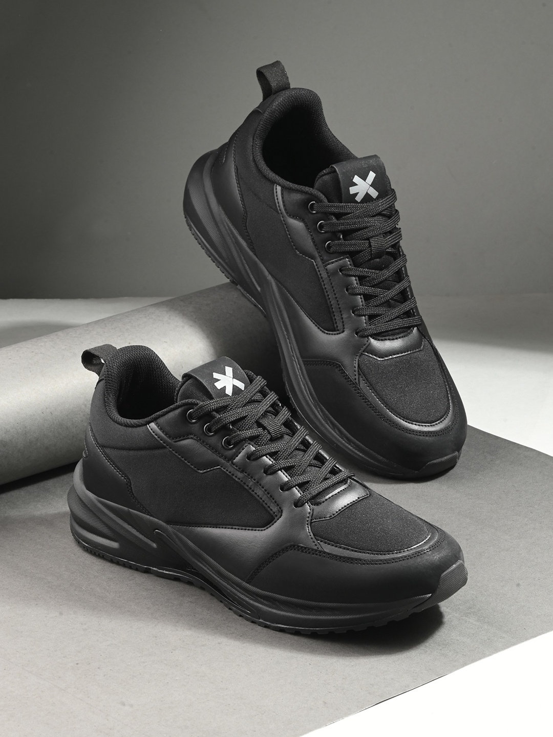 

HRX by Hrithik Roshan Men Black Textured Lace-Ups Running Shoes