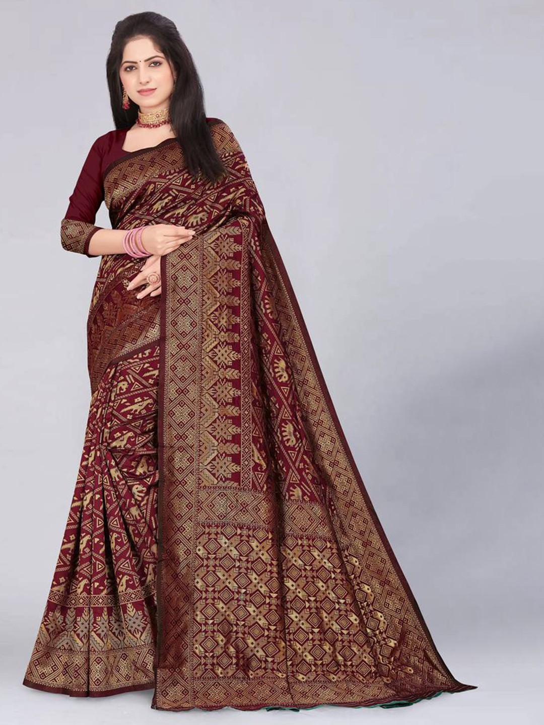 

MUKHITA Ethnic Print Zari Silk Blend Patola Saree, Maroon