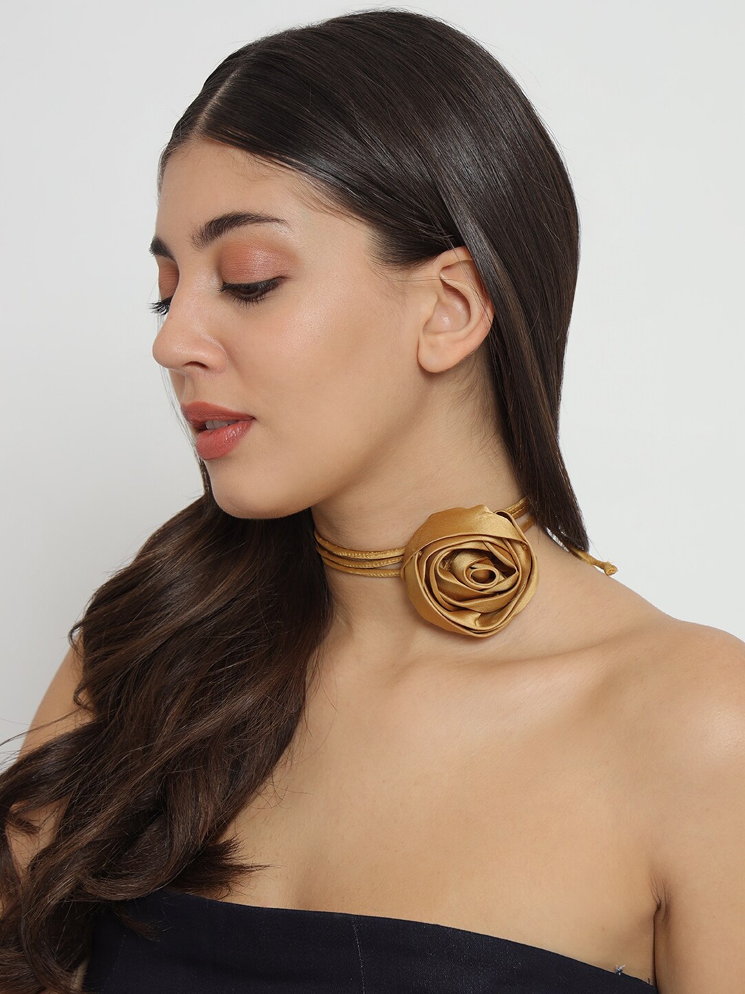 

DEPANO Satin Flower Chokers, Gold