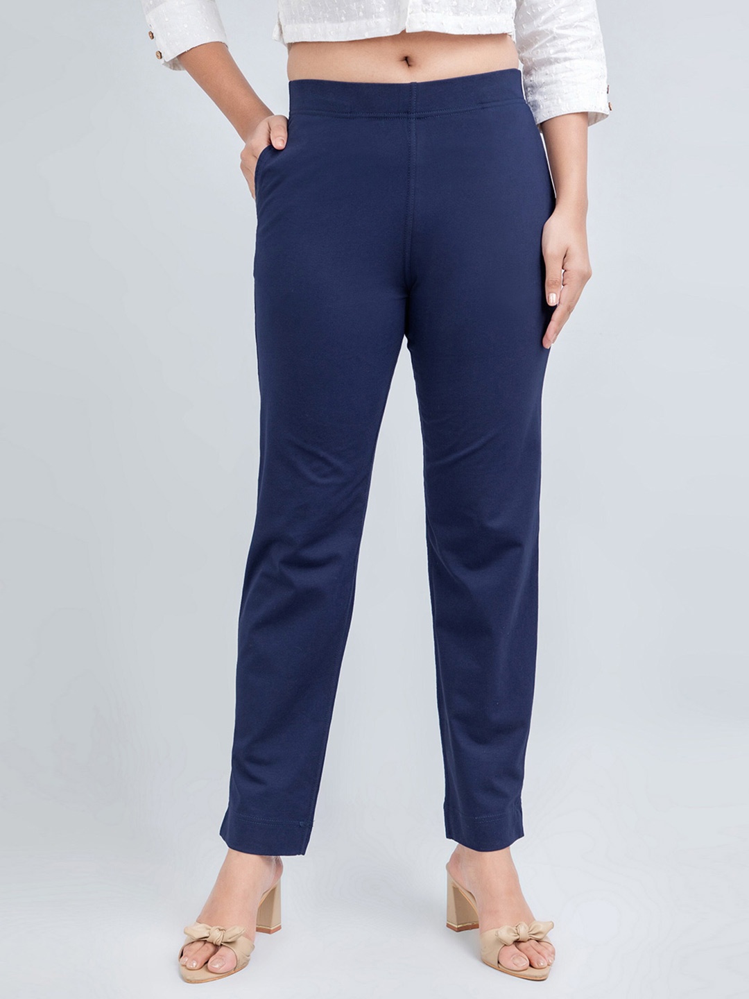 

SUTI Women Mid-Rise Relaxed Straight Leg Straight Fit Cotton Trousers, Navy blue